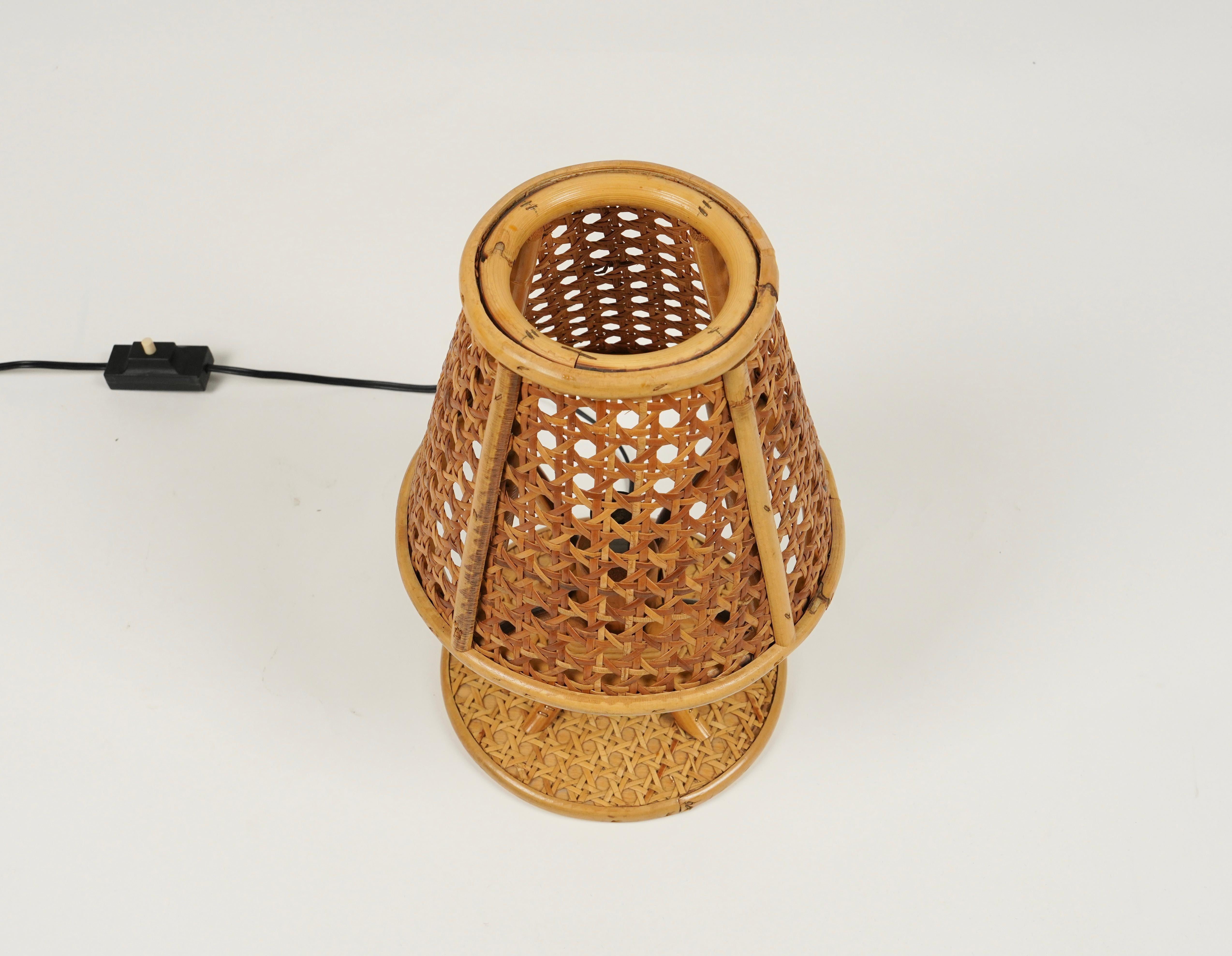 Tischlampe aus Rattan und Weidengeflecht im Louis Sognot-Stil, Italien, ca. 1970er Jahre im Zustand „Gut“ im Angebot in Rome, IT