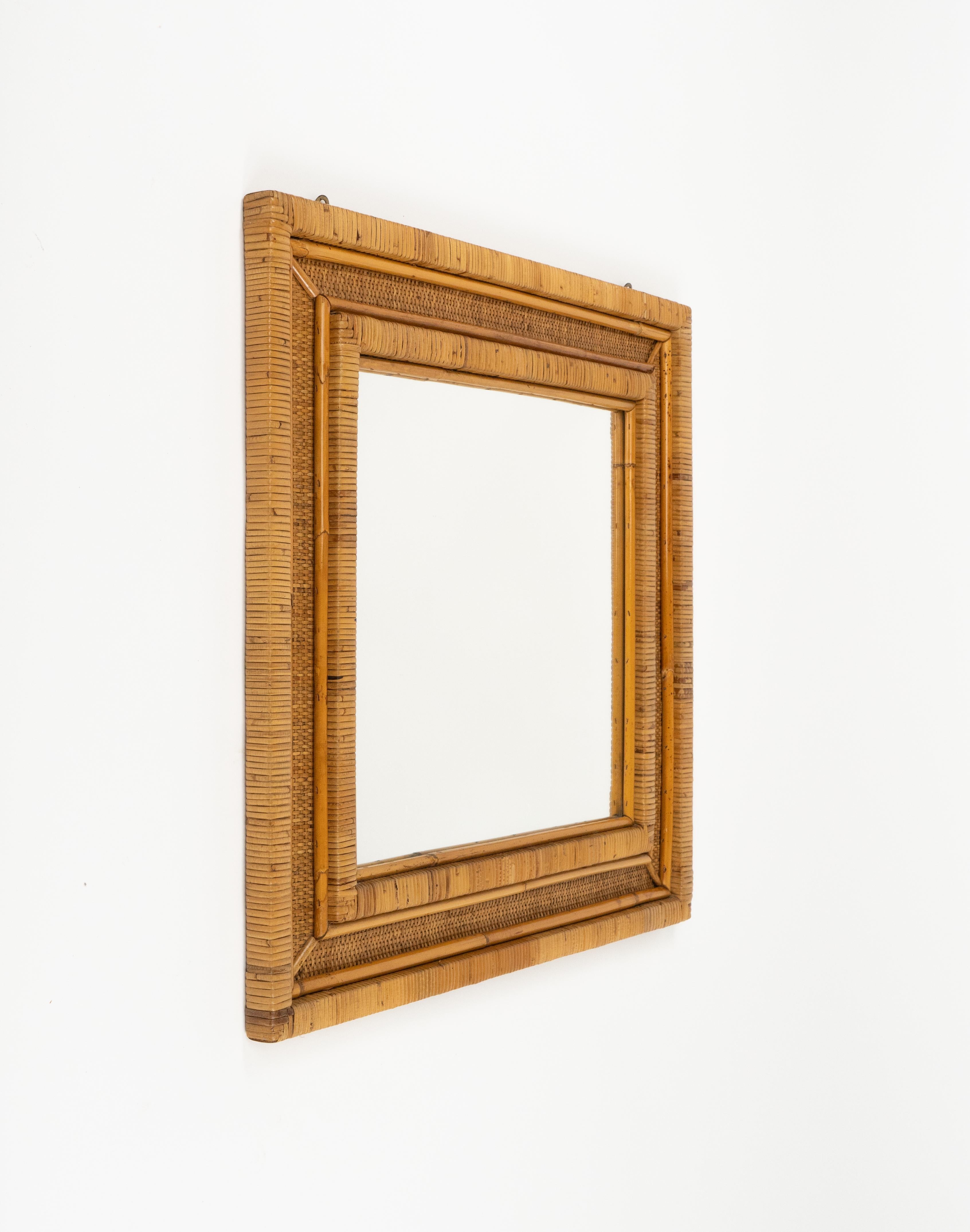 Midcentury beautiful wall mirror in rattan hand-woven wicker.

Made in Italy in the 1970s.