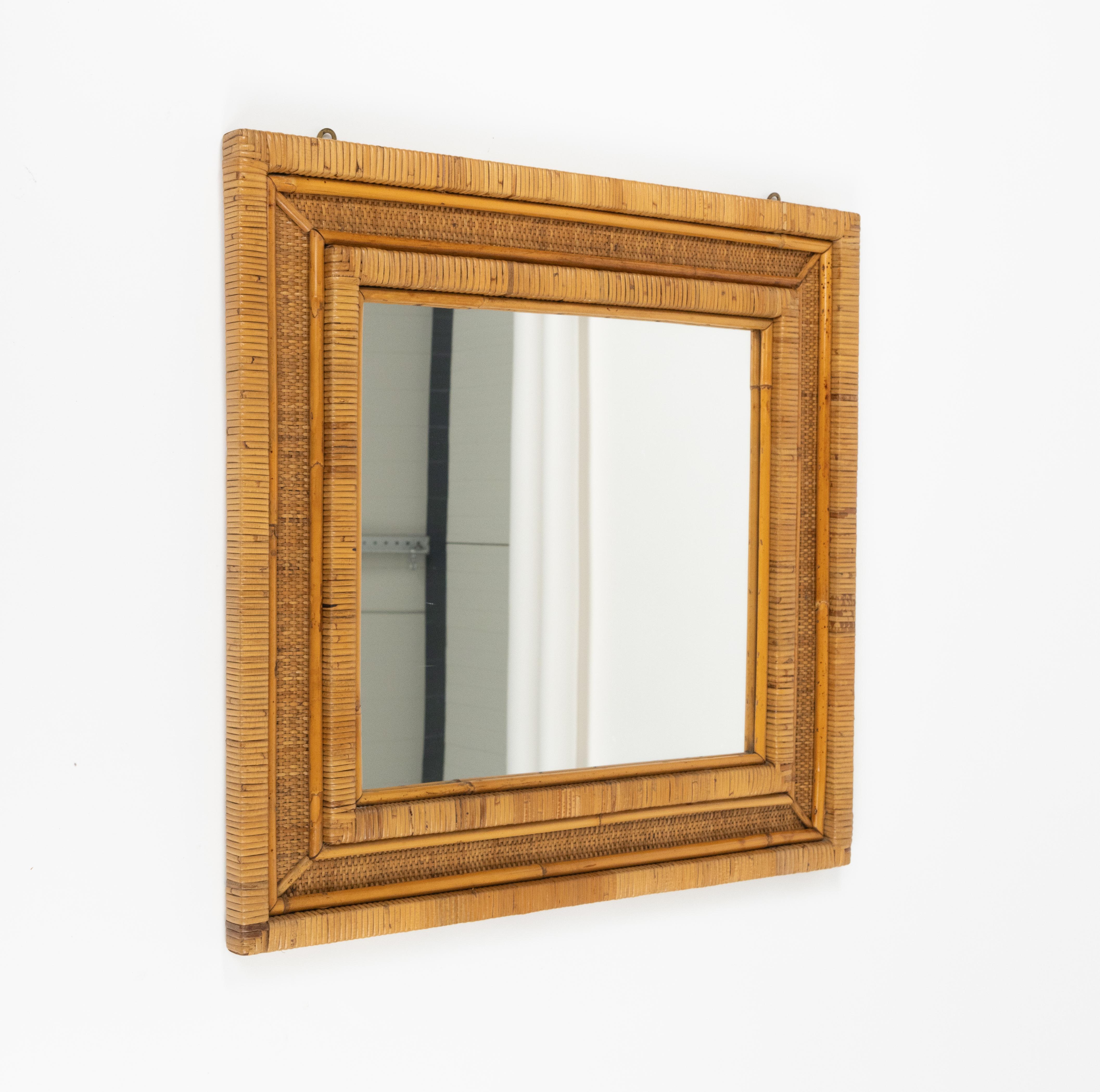 Midcentury Rattan and Wicker Wall Mirror, Italy 1970s In Good Condition For Sale In Rome, IT