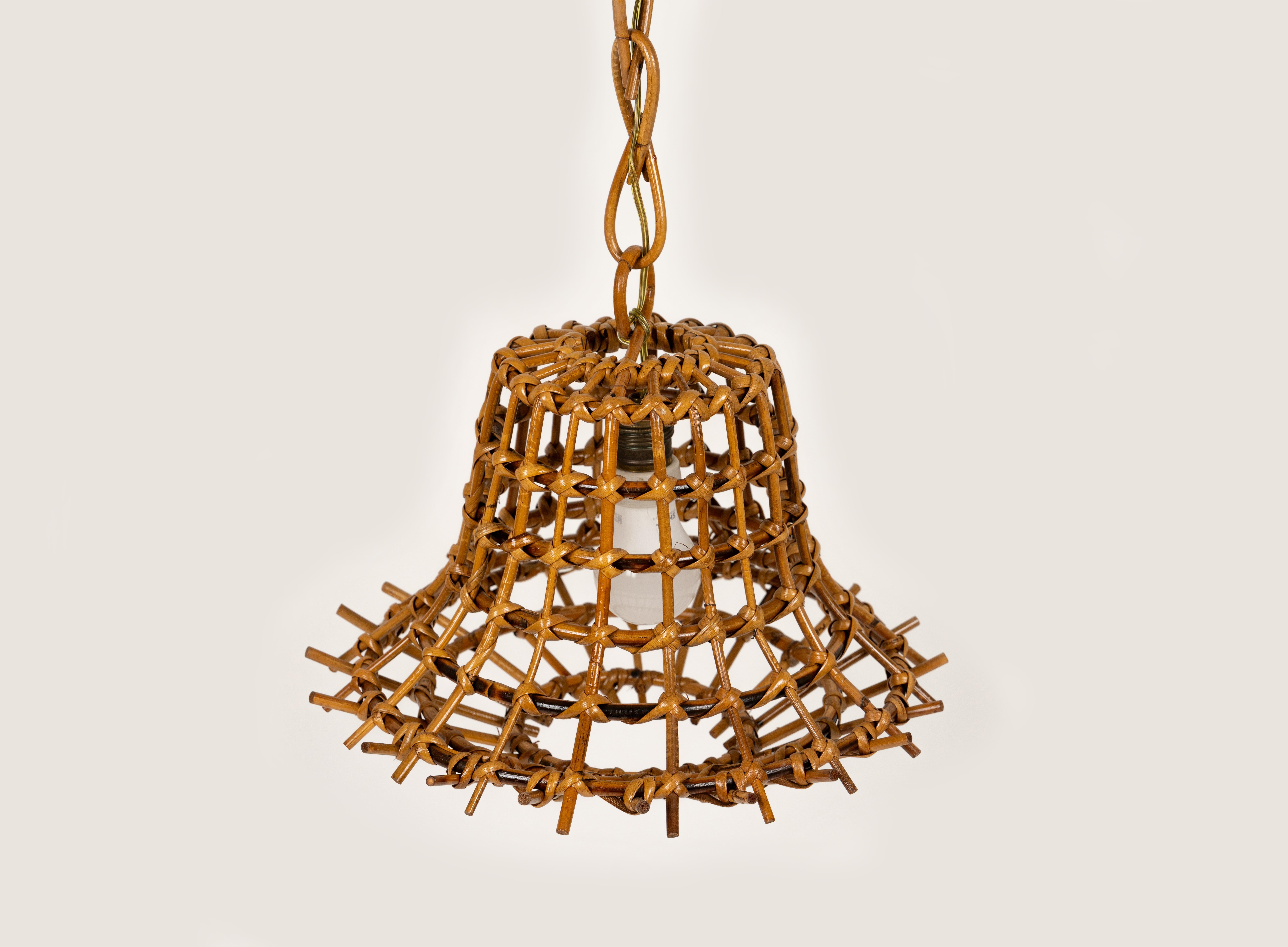 Mid-Century-Kronleuchter aus Rattan und Bambus im Louis Sognot-Stil, Italien 1960er Jahre im Zustand „Gut“ im Angebot in Rome, IT