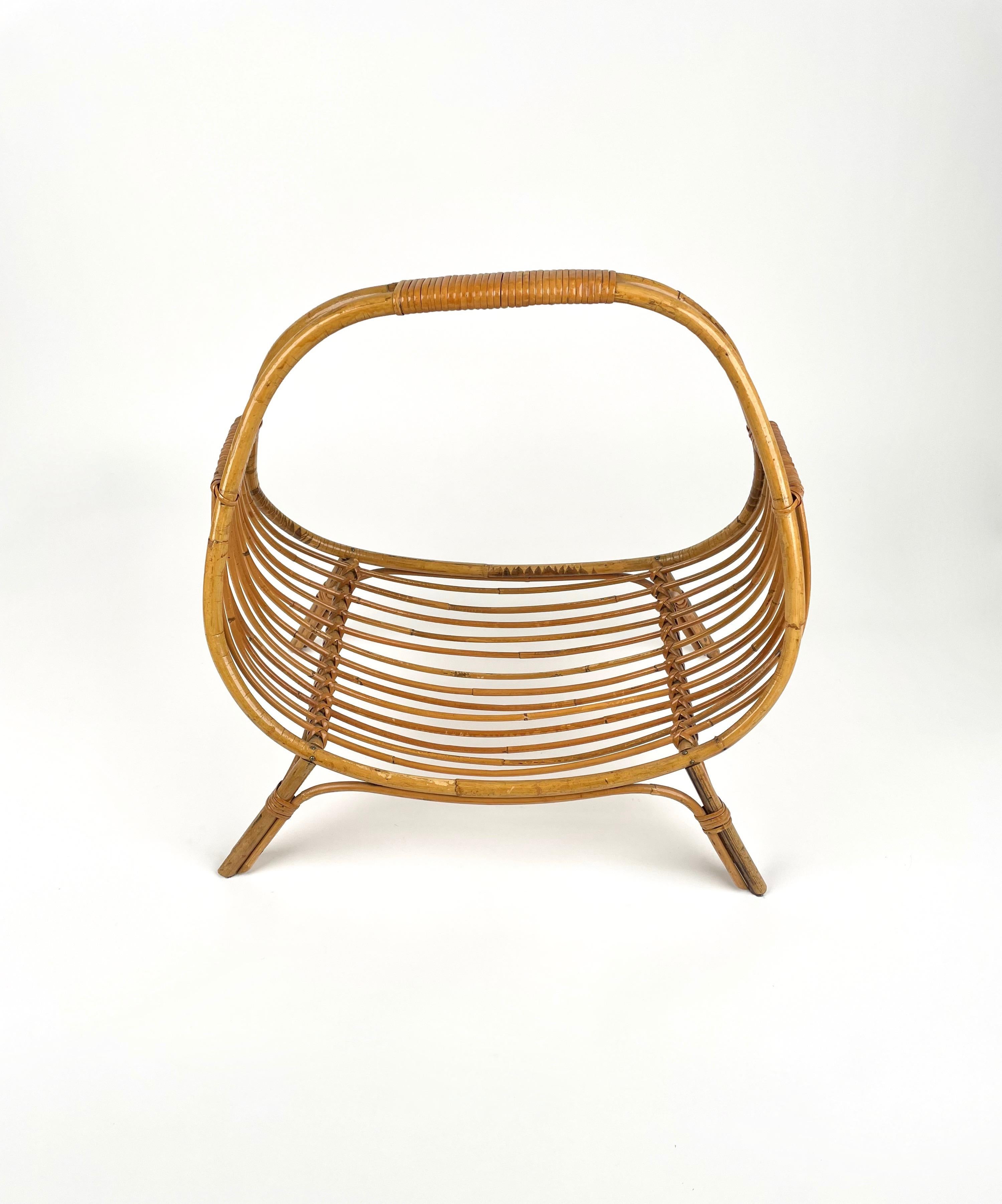 Metà XX secolo Portariviste curvo in rattan e bambù del Midcentury, Italia 1960 in vendita