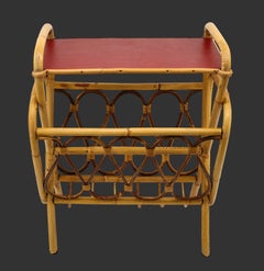 Mesa auxiliar revistero de ratán y bambú de mediados de siglo, años 50