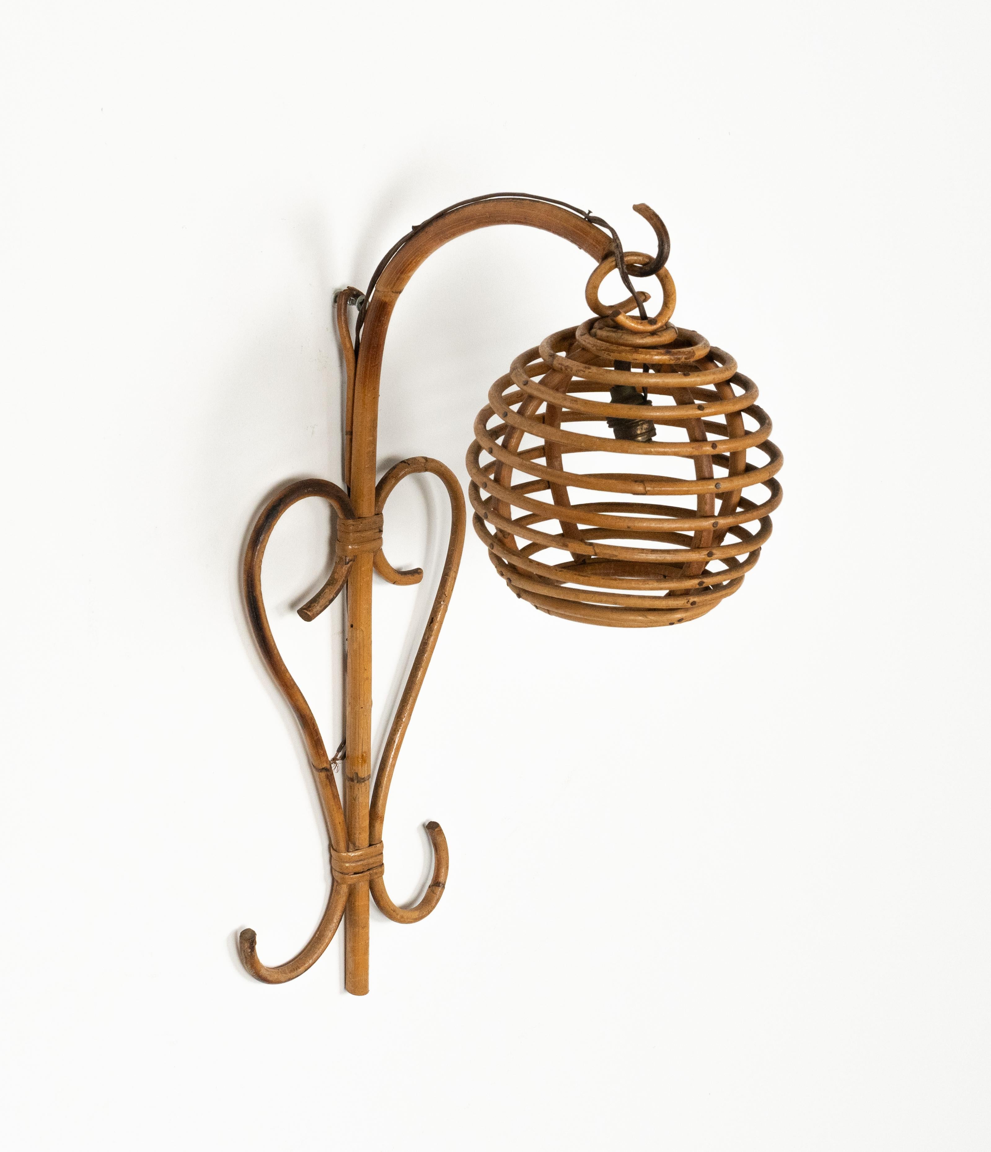 Farol de ratán y bambú de mediados de siglo, estilo Louis Sognot, Italia Años 60 Moderno de mediados de siglo en venta