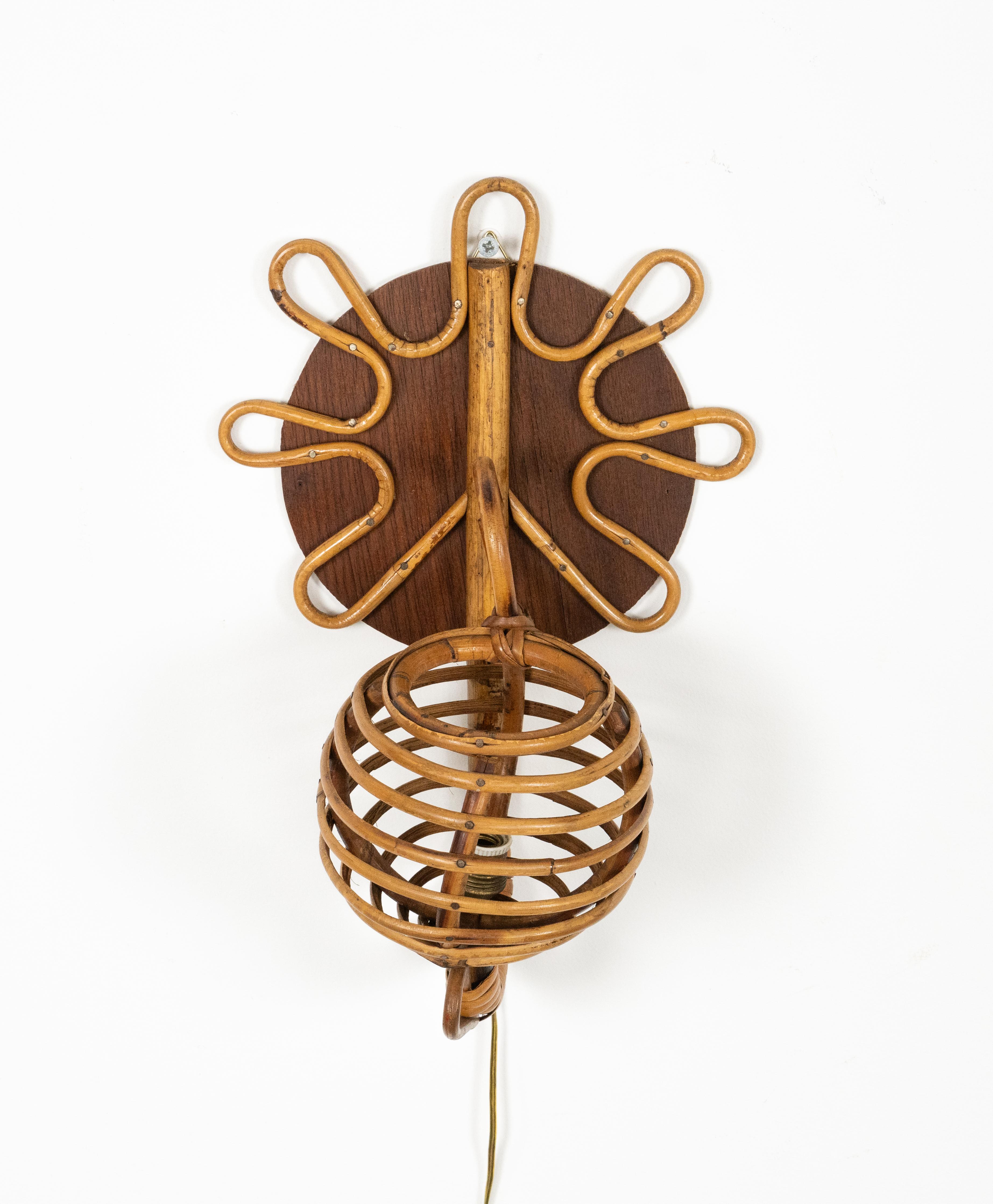 Farol de ratán y bambú de mediados de siglo, estilo Louis Sognot, Italia Años 60 Hecho a mano en venta