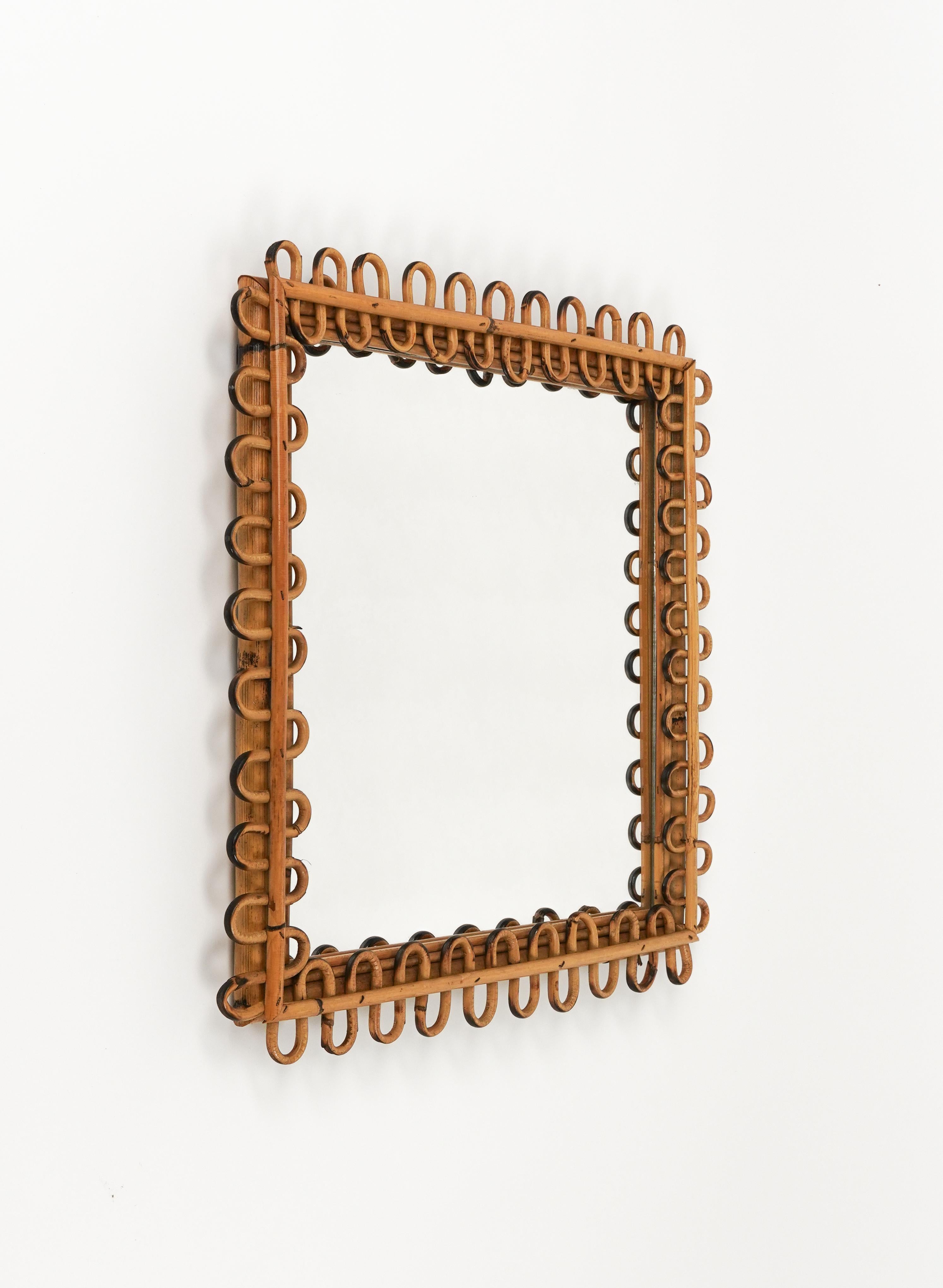 Beautiful squared wall mirror in bamboo and rattan, in the style of Italian design Franco Albini.

Made in Italy in the 1960s.