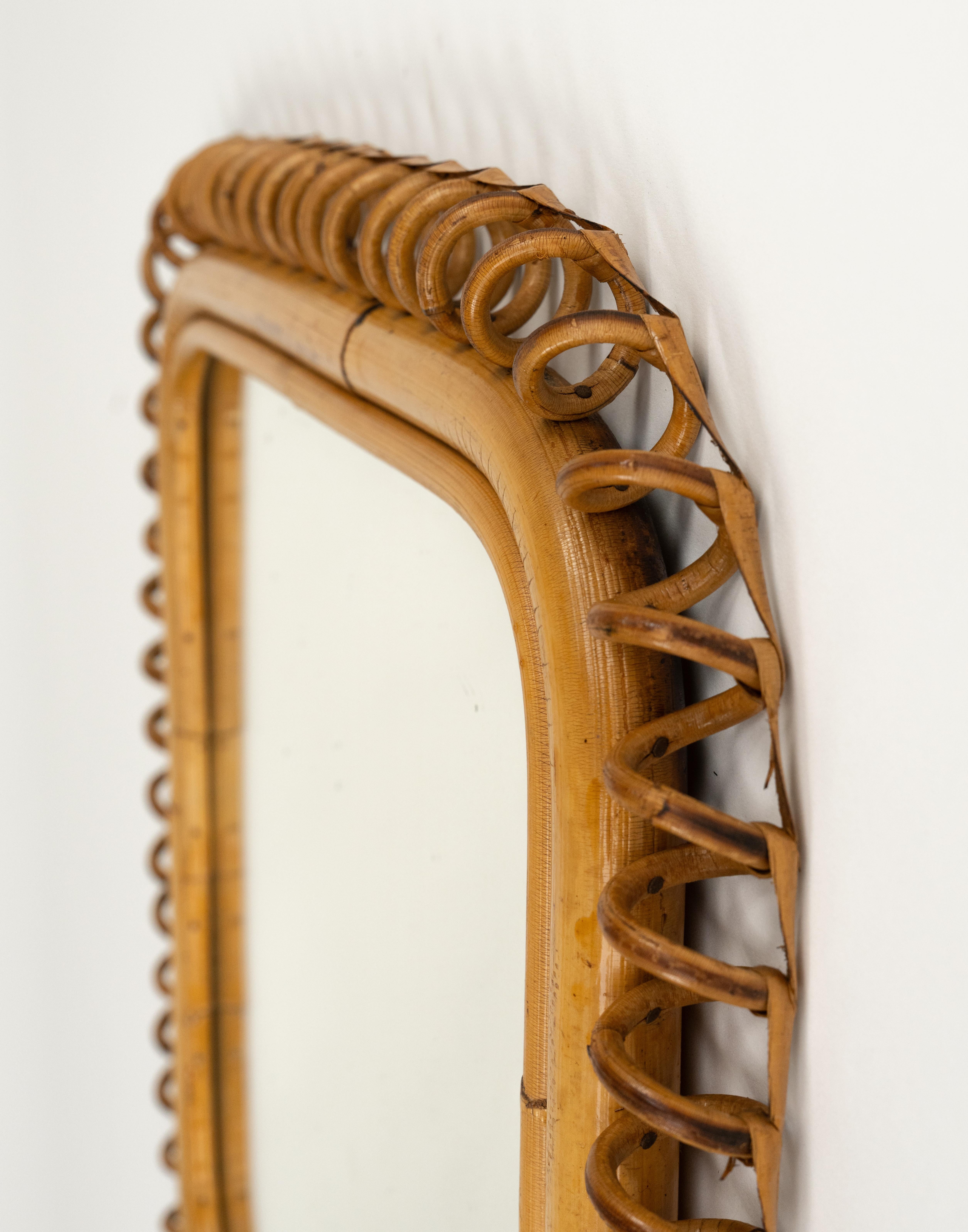 Bambù Specchio da parete quadrato in rattan e bambù del Medioevo Stile Franco Albini, Italia, anni '60 in vendita