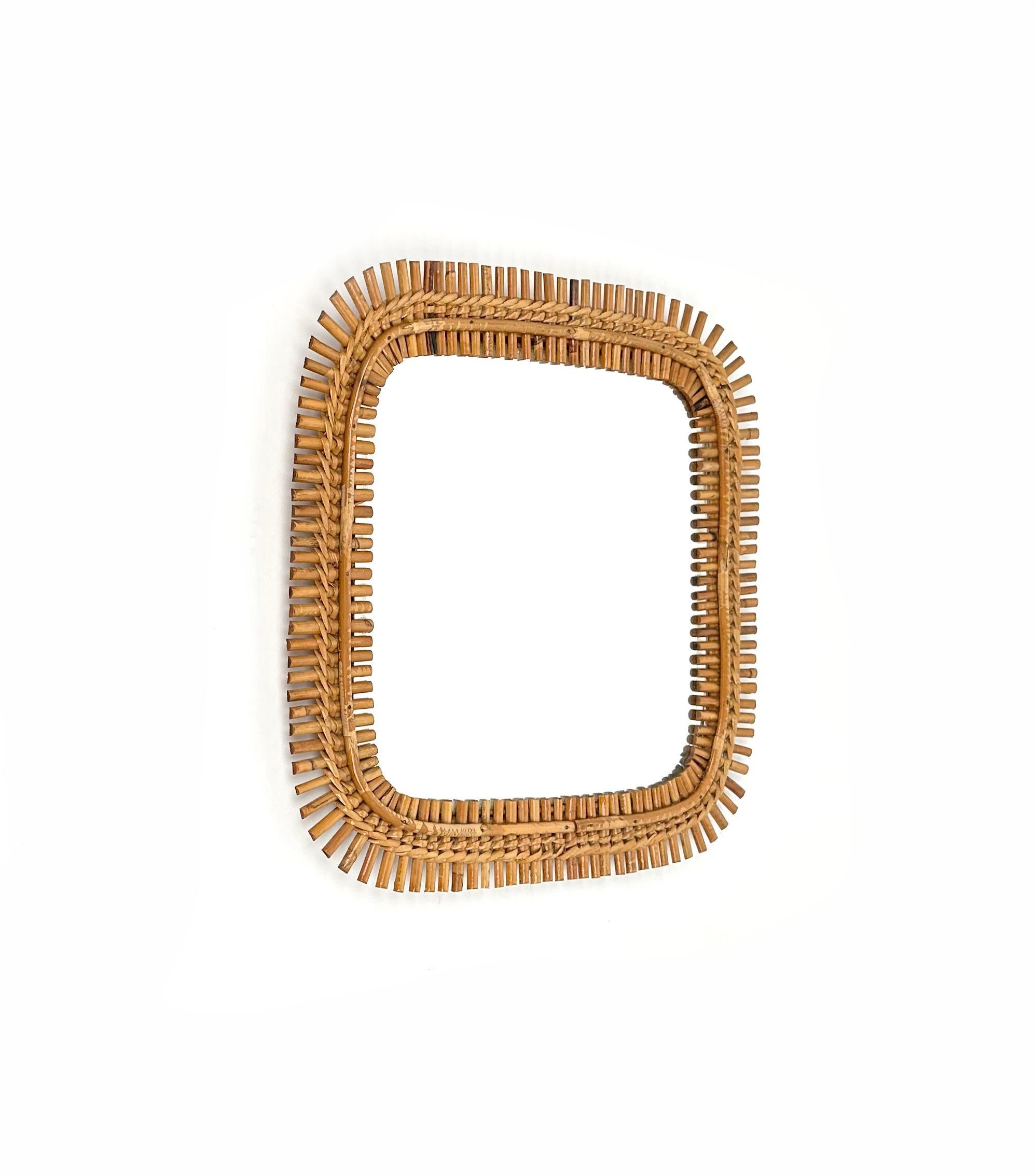 Beautiful squared wall mirror in bamboo and rattan.

Made in Italy in the 1960s.