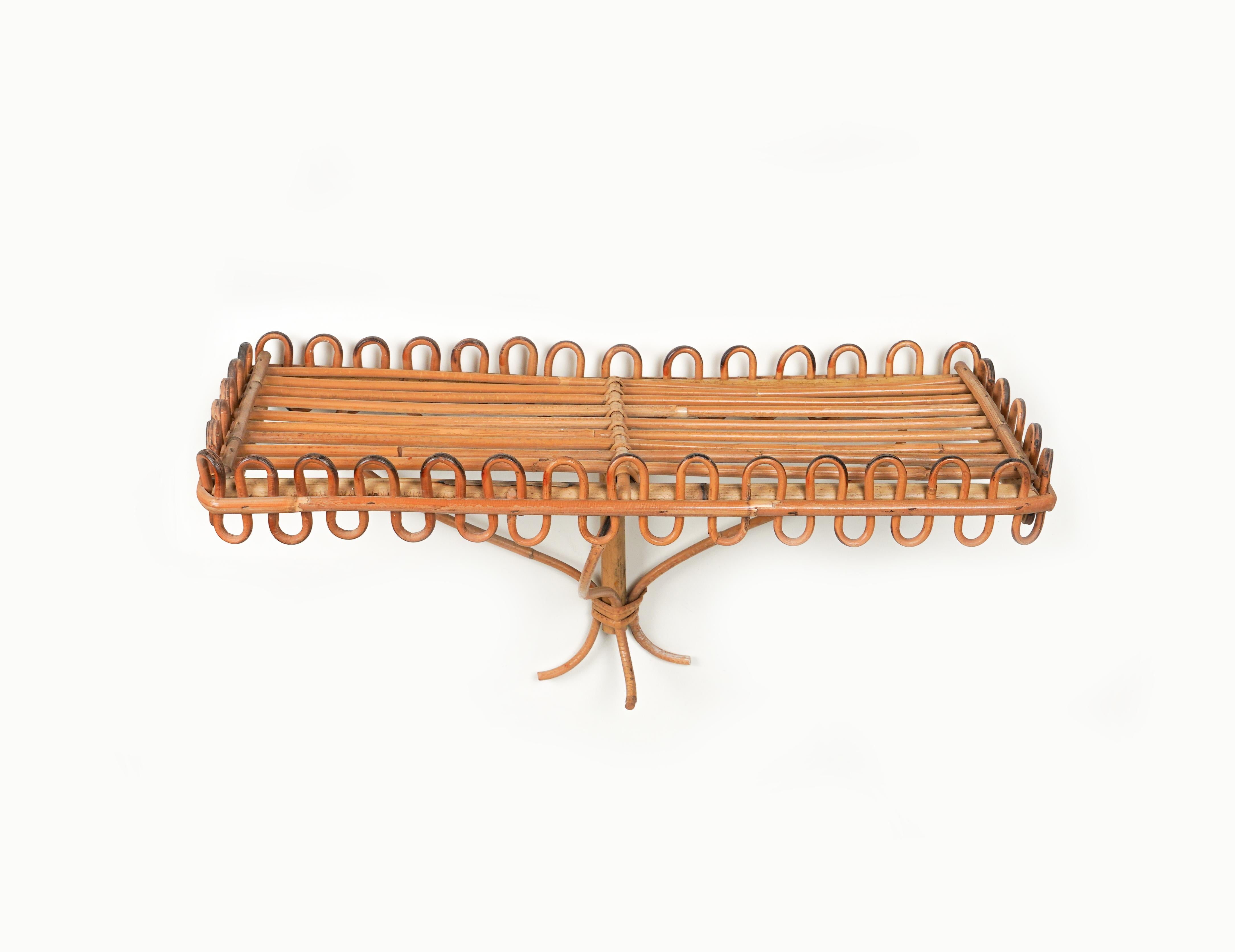 Midcentury amazing wall shelf or console in rattan and bamboo attributed to Franco Albini.

Made in Italy in the 1960s.



