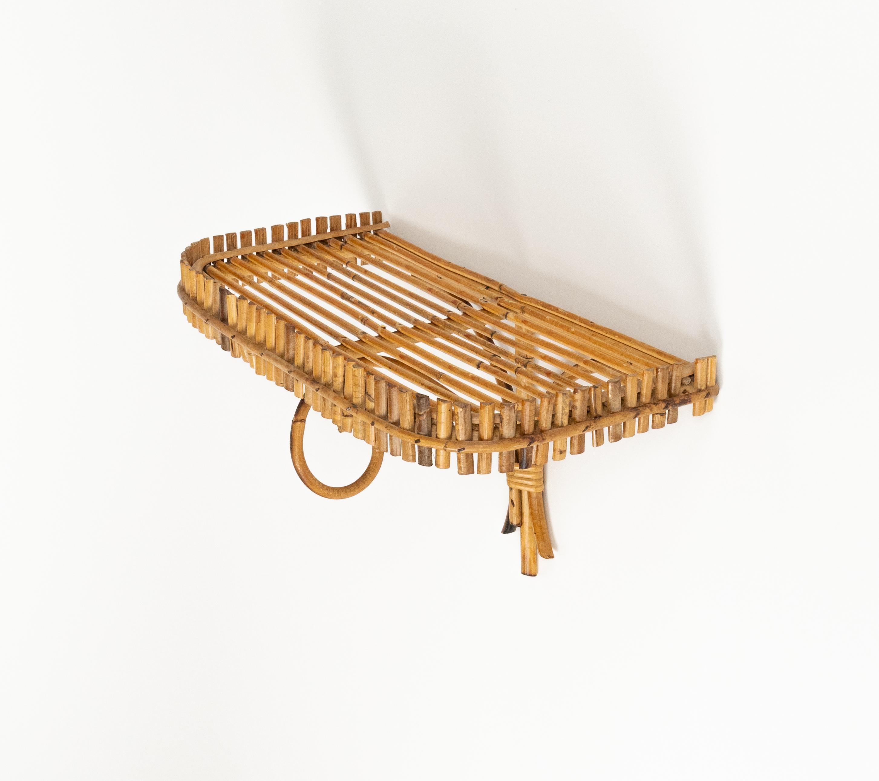 Metà XX secolo Scaffale da parete o console in rattan e bambù del Medioevo Att. Franco Albini, Italia 1960 in vendita