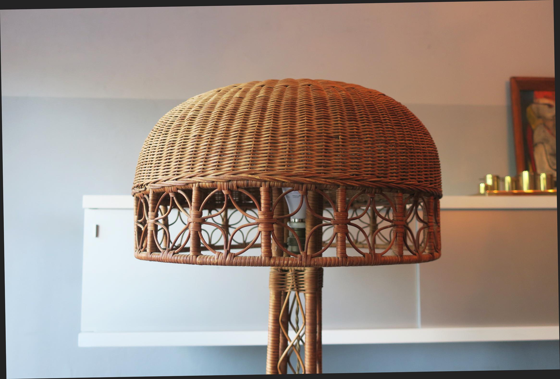 Midcentury rattan floor lamp with a rattan shade, in very good vintage condition with minimal signs of age and use.