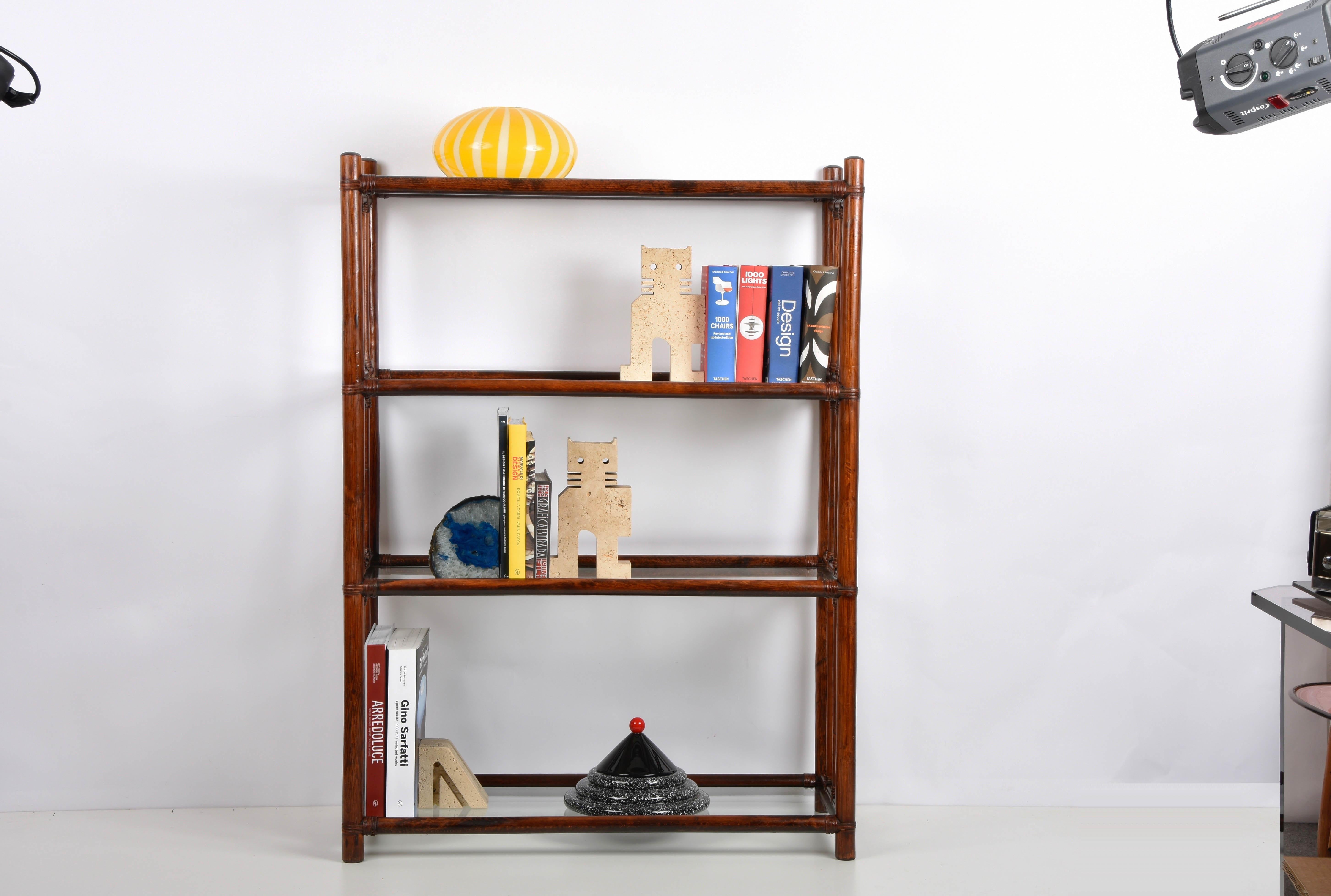 Midcentury Rattan Italian Bookcase with Four Crystal Glass Shelves, 1960s For Sale 3