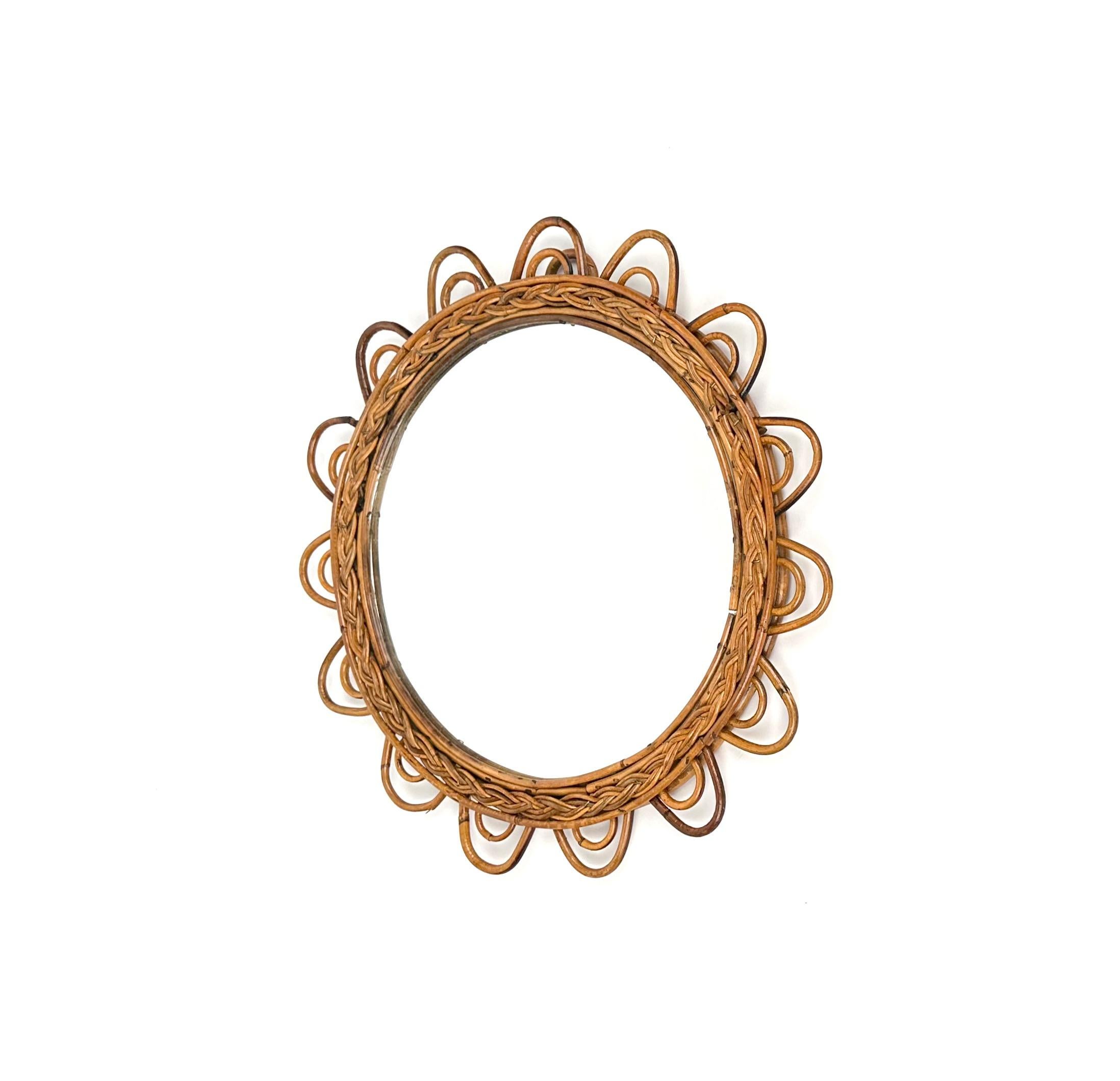Midcentury Rattan Sunburst Flower Shaped Wall Mirror, Italy, 1960s In Good Condition In Rome, IT