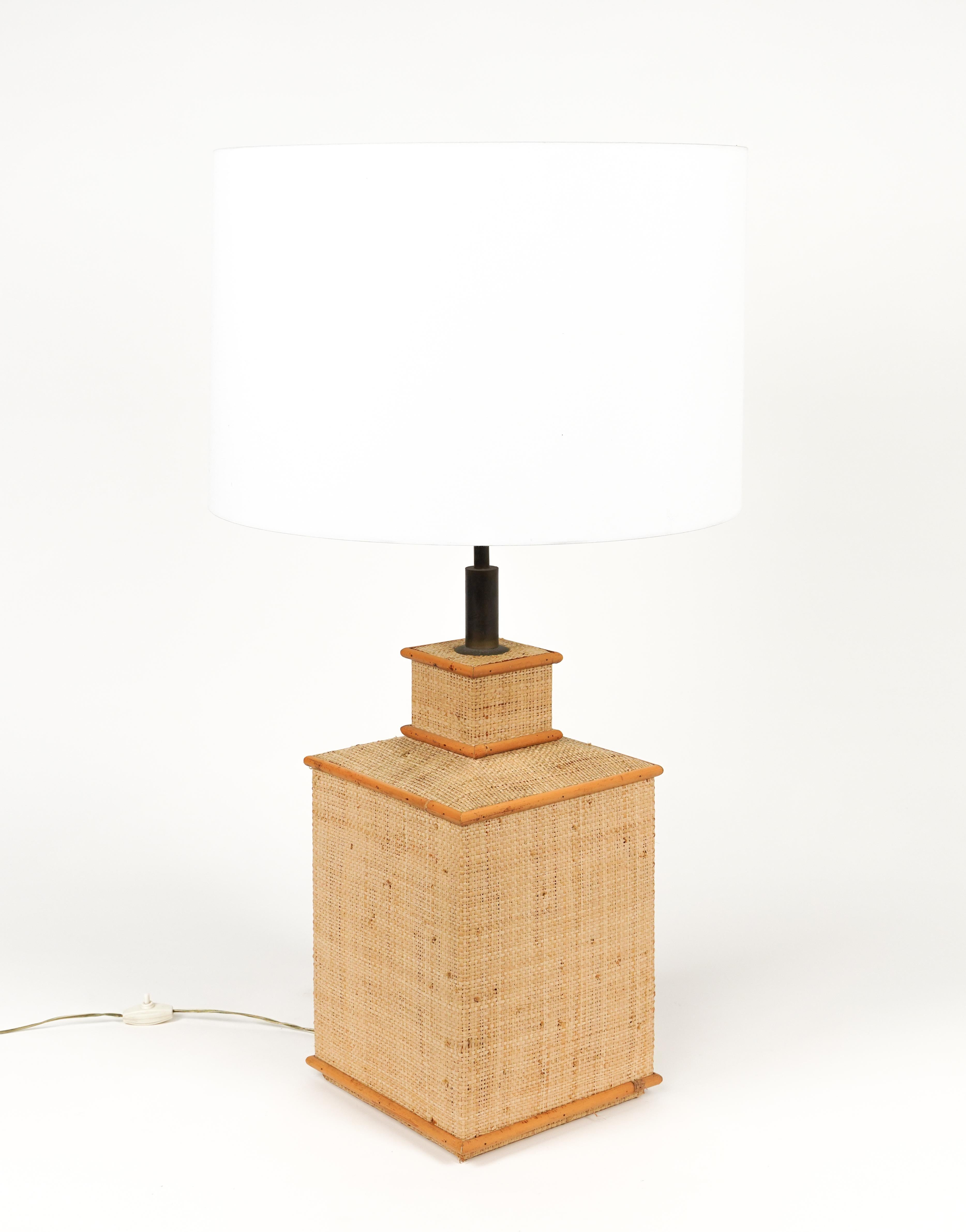 Midcentury amazing big table lamp in Rattan, wicker and brass whit round white lampshade in the style of Vivai Del Sud.

Made in Italy in the 1960s.

A beautiful lamp that is perfectly working but most of all, it provides an amazing visual impact in