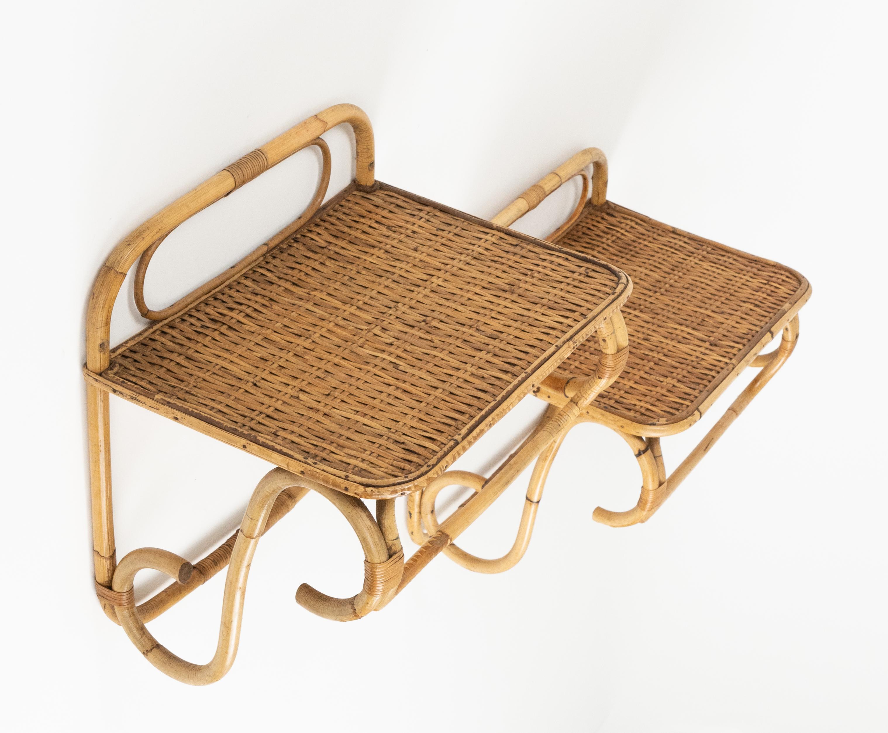 Midcentury Rattan & Wicker Pair of Wall Shelf or Hanging Side Table, Italy 1960s In Good Condition For Sale In Rome, IT