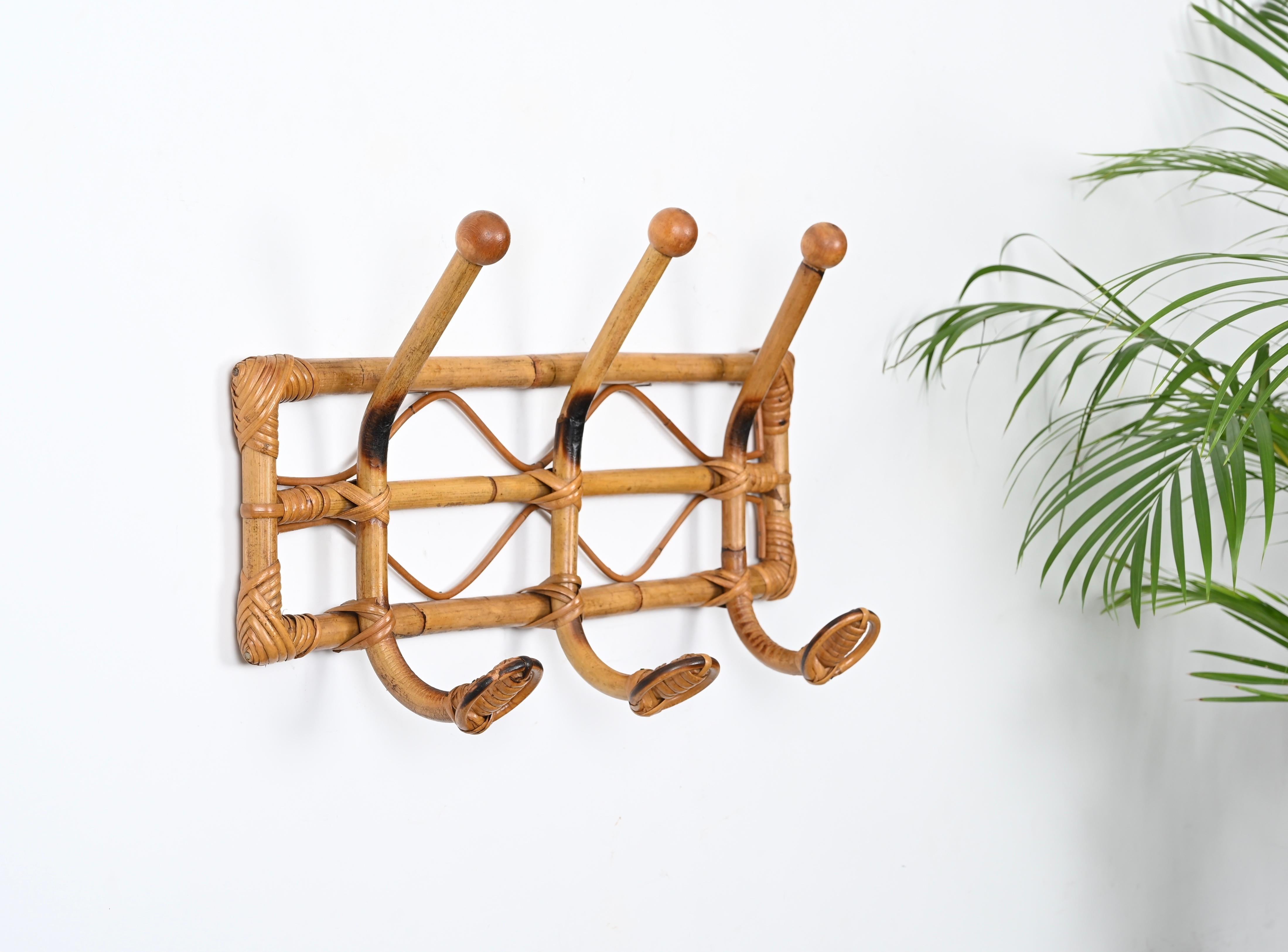 Lovely French Riviera style coat rack. This beautiful piece was made in Italy during the 1960s.

This unique three hooks coat rack features a rectangular structure in bamboo canes that is enriched on the corners with stunning hand-woven wicker and