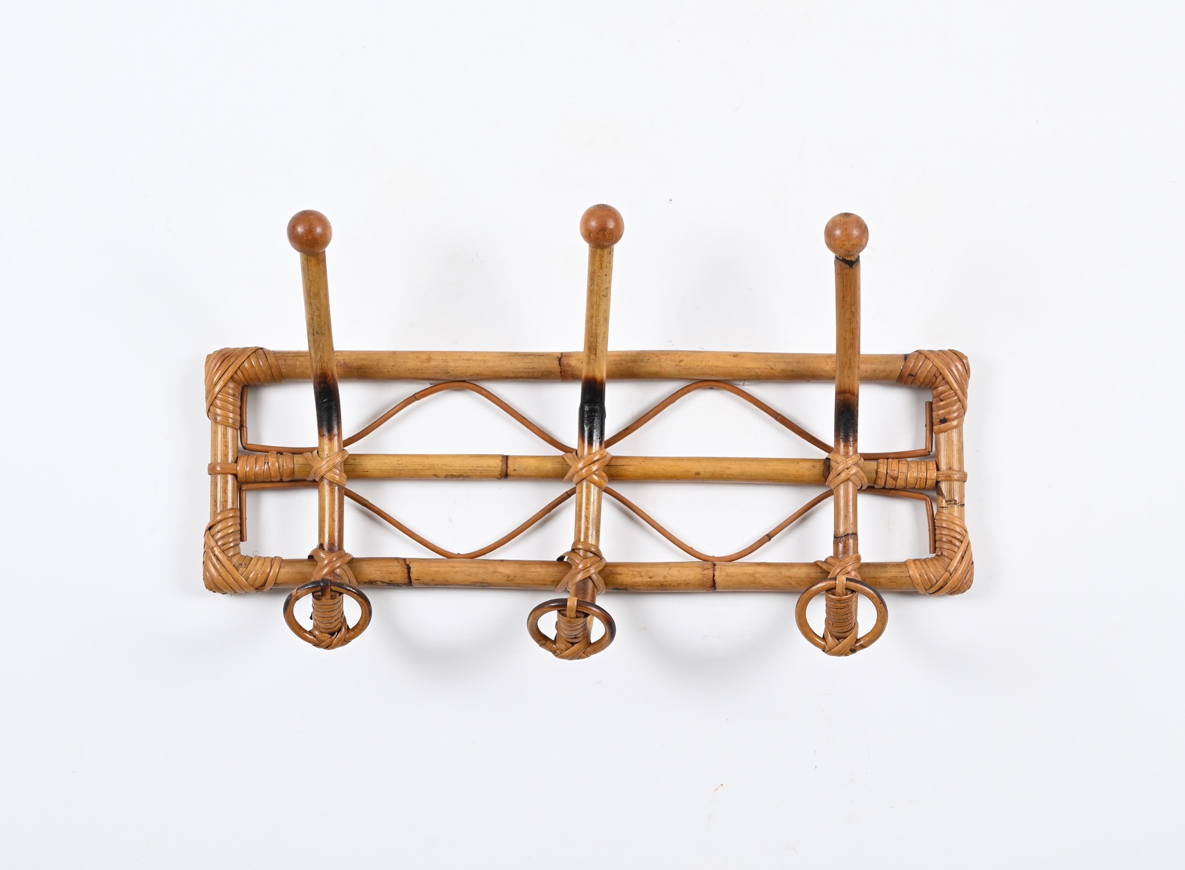Midcentury Rattan, Woven Wicker and Bamboo Italian Coat Rack, 1960s In Good Condition For Sale In Roma, IT