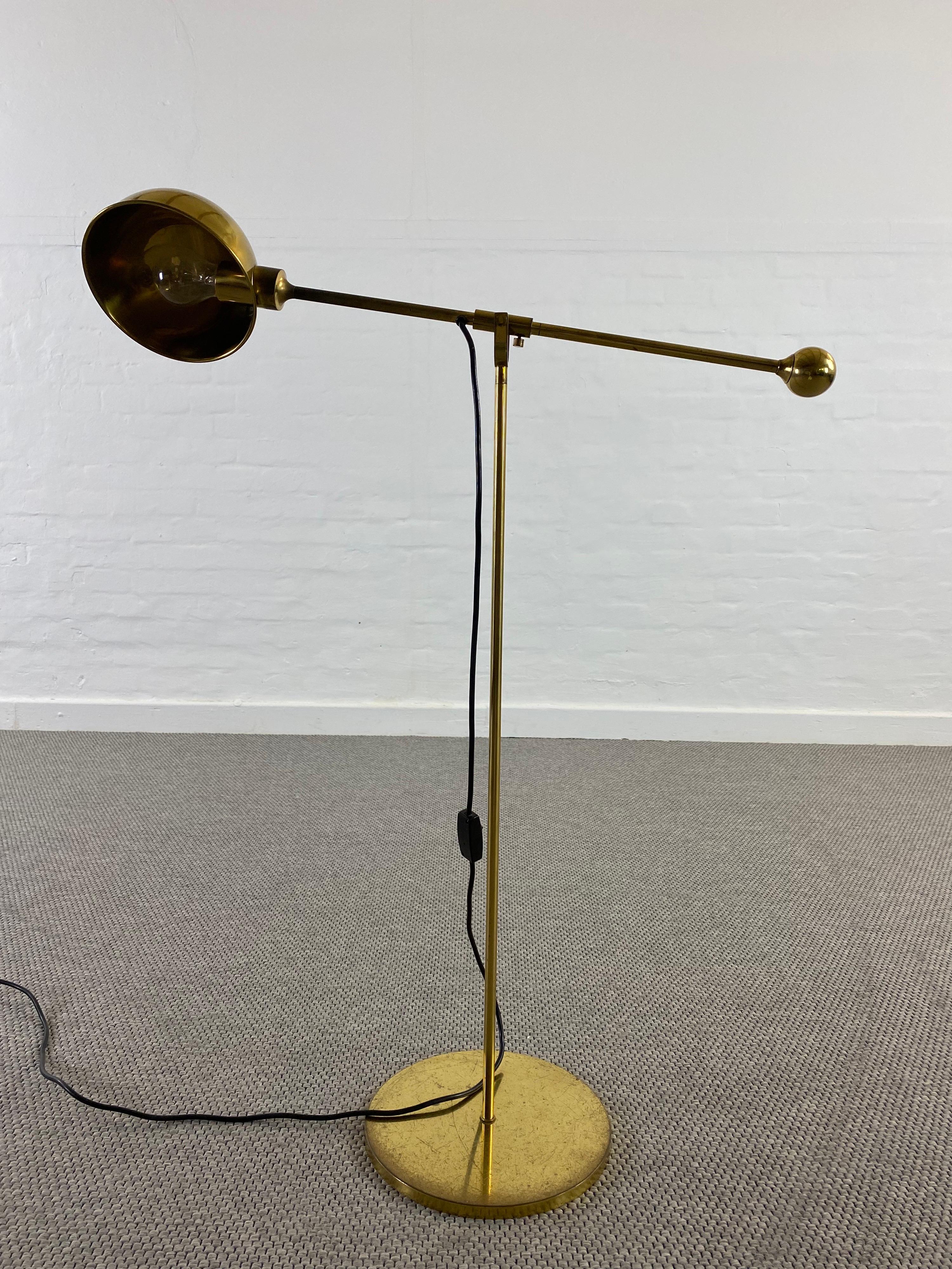 Midcentury Reading Lamp in Solid Brass with Counterbalance by Florian Schulz For Sale 9