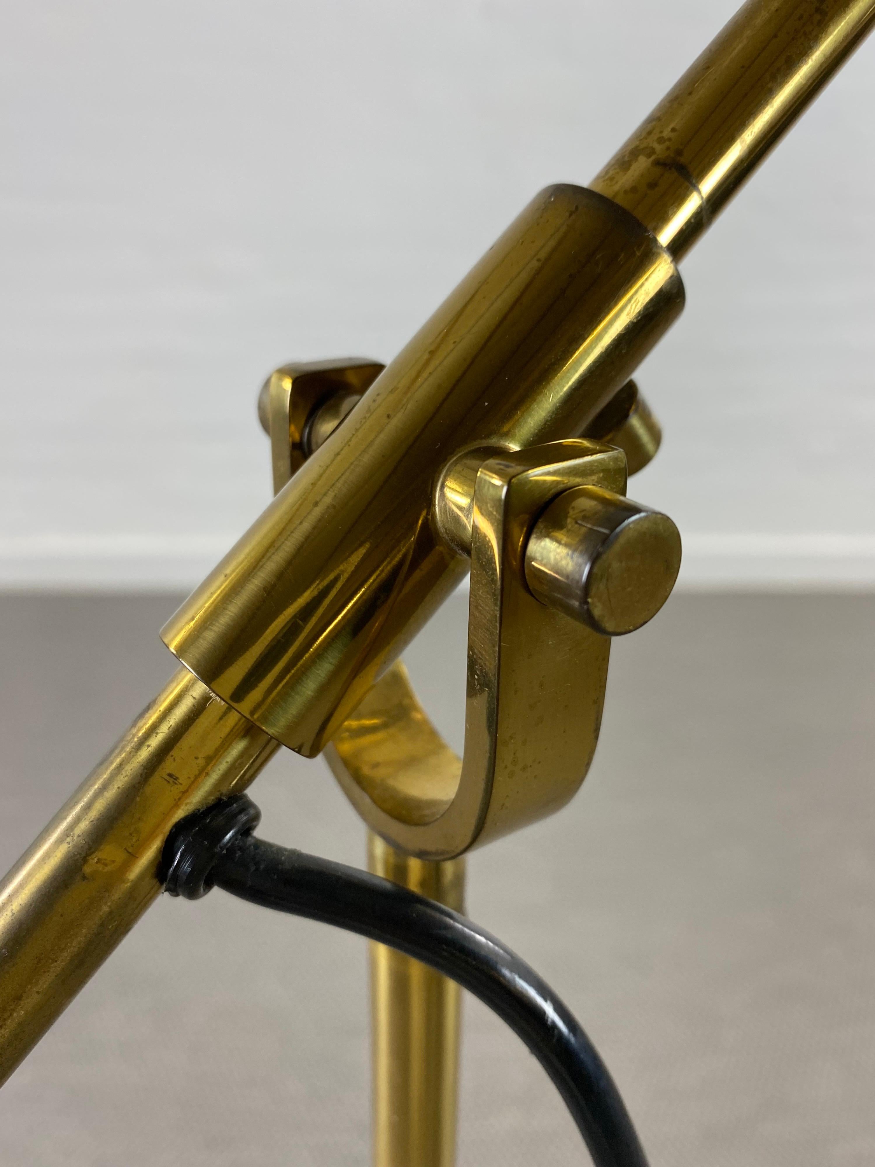 Midcentury Reading Lamp in Solid Brass with Counterbalance by Florian Schulz For Sale 11