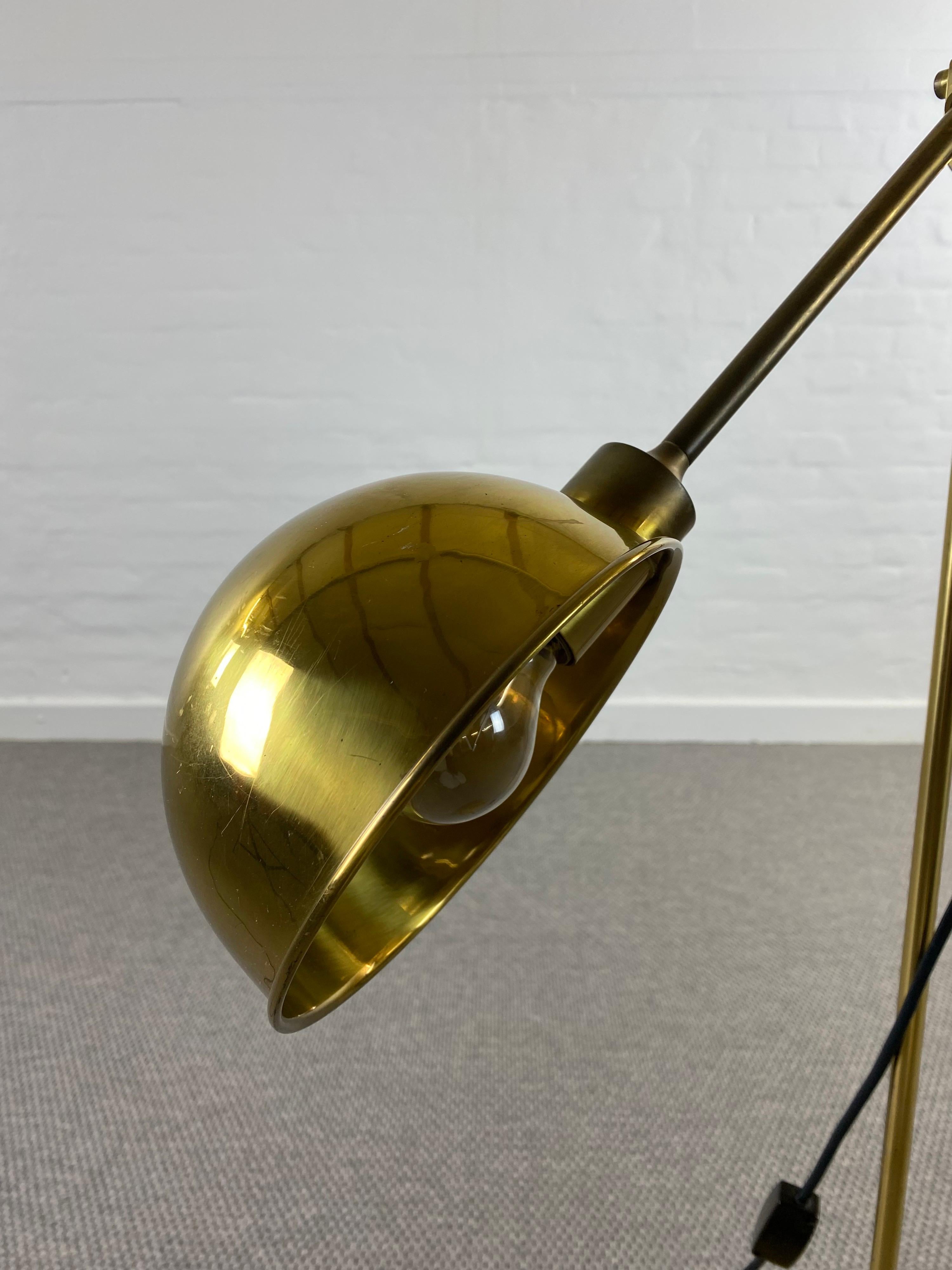 Midcentury Reading Lamp in Solid Brass with Counterbalance by Florian Schulz For Sale 12