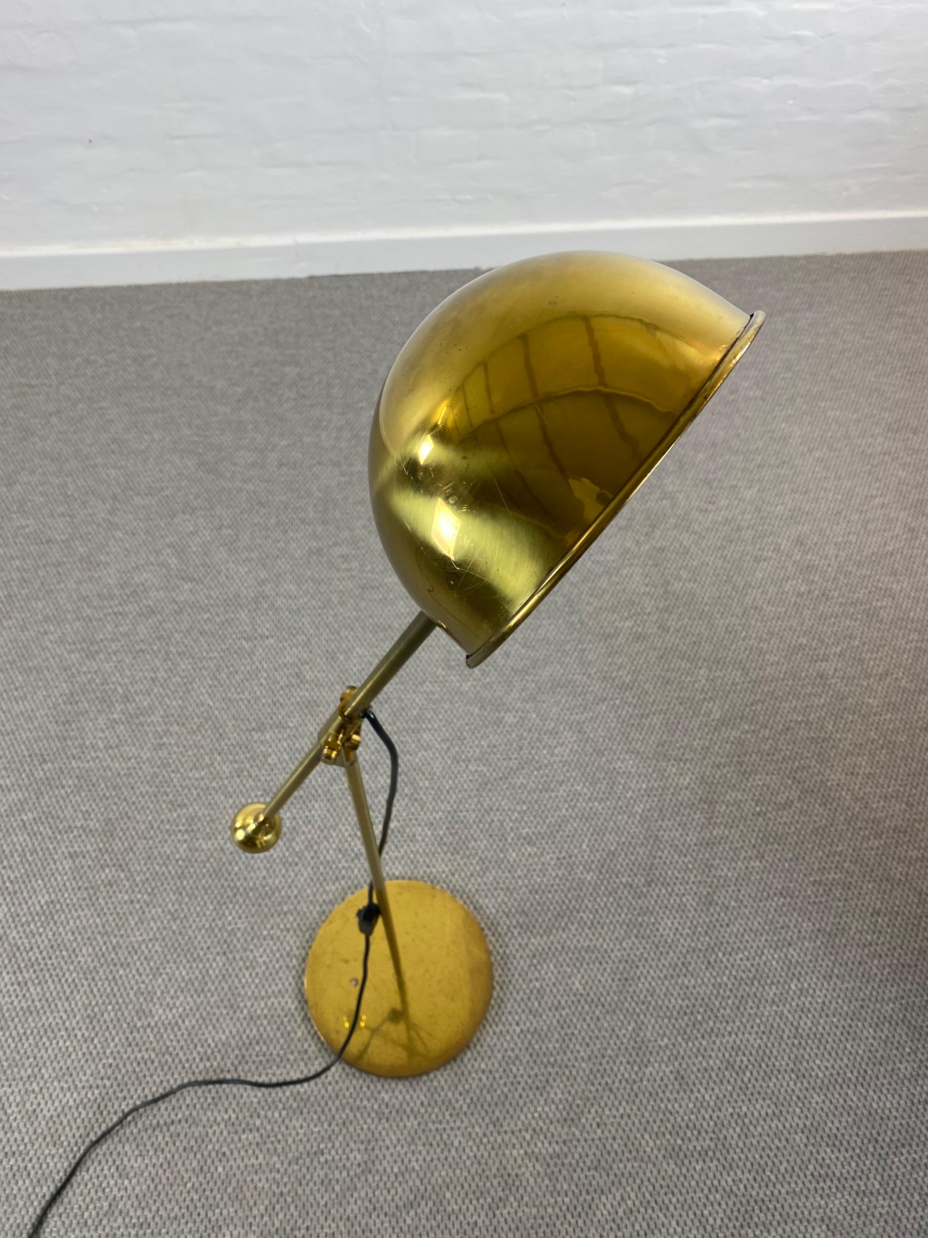 Midcentury Reading Lamp in Solid Brass with Counterbalance by Florian Schulz For Sale 14