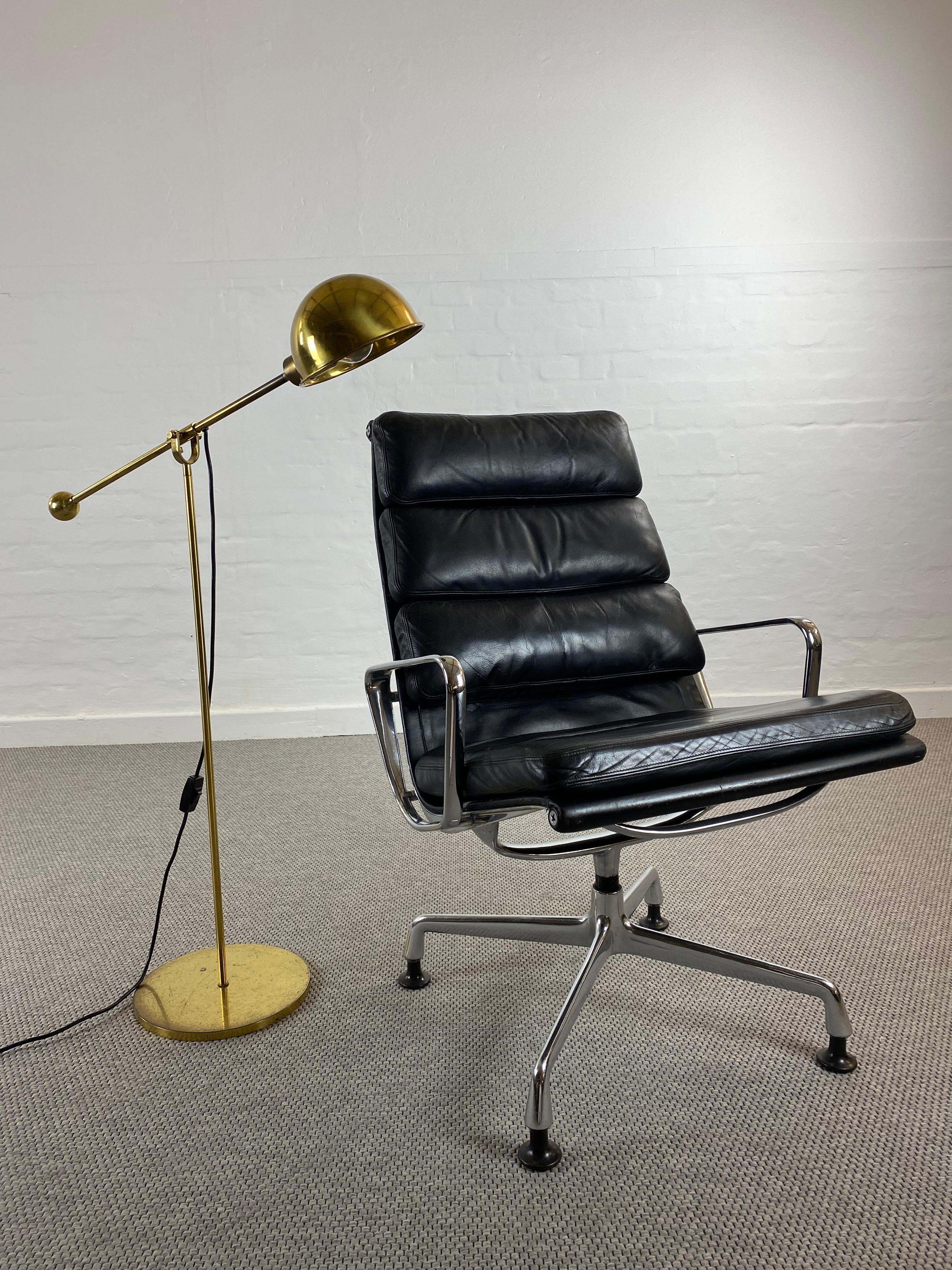 Midcentury Reading Lamp in Solid Brass with Counterbalance by Florian Schulz For Sale 2