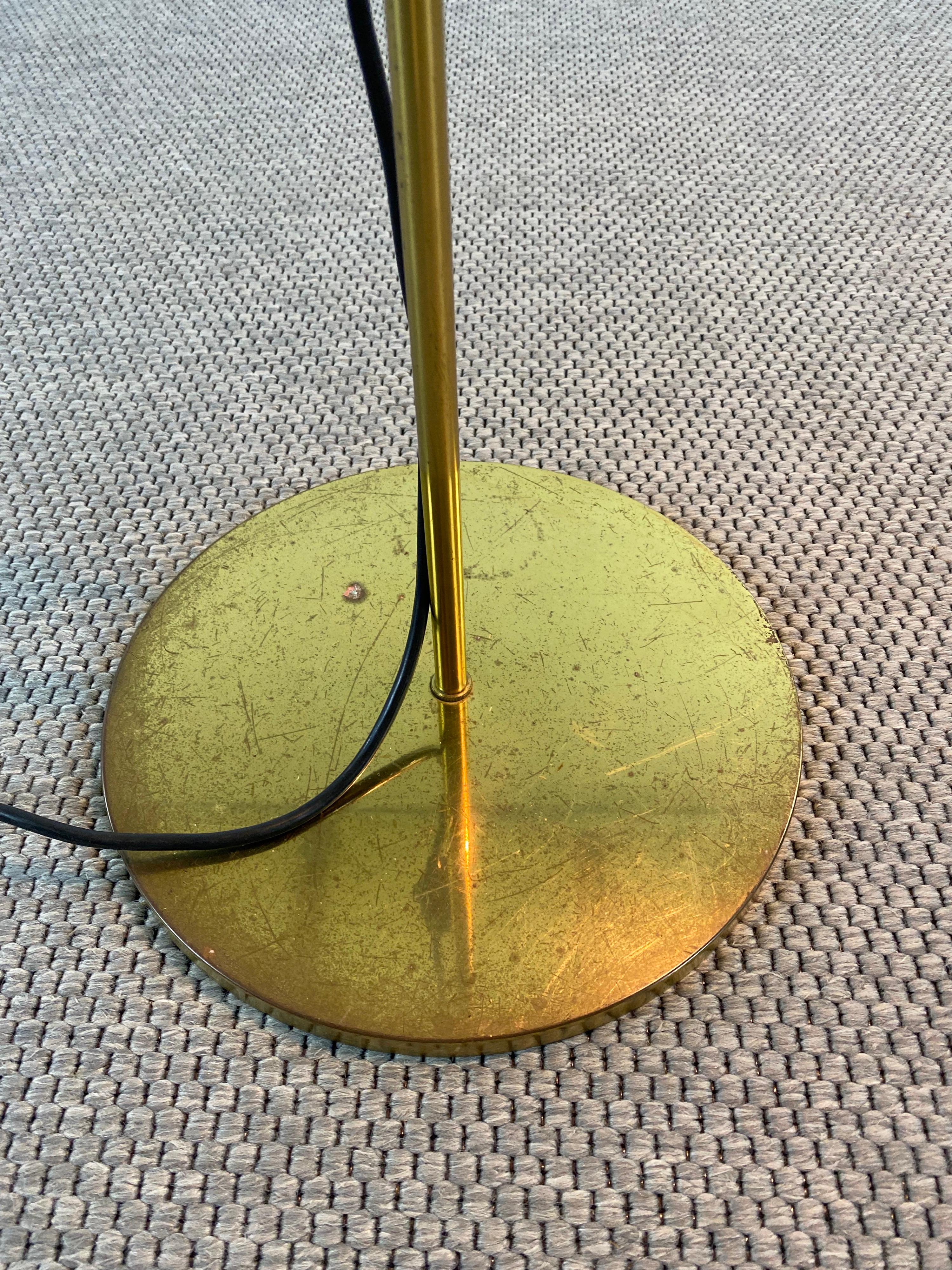 Midcentury Reading Lamp in Solid Brass with Counterbalance by Florian Schulz For Sale 3
