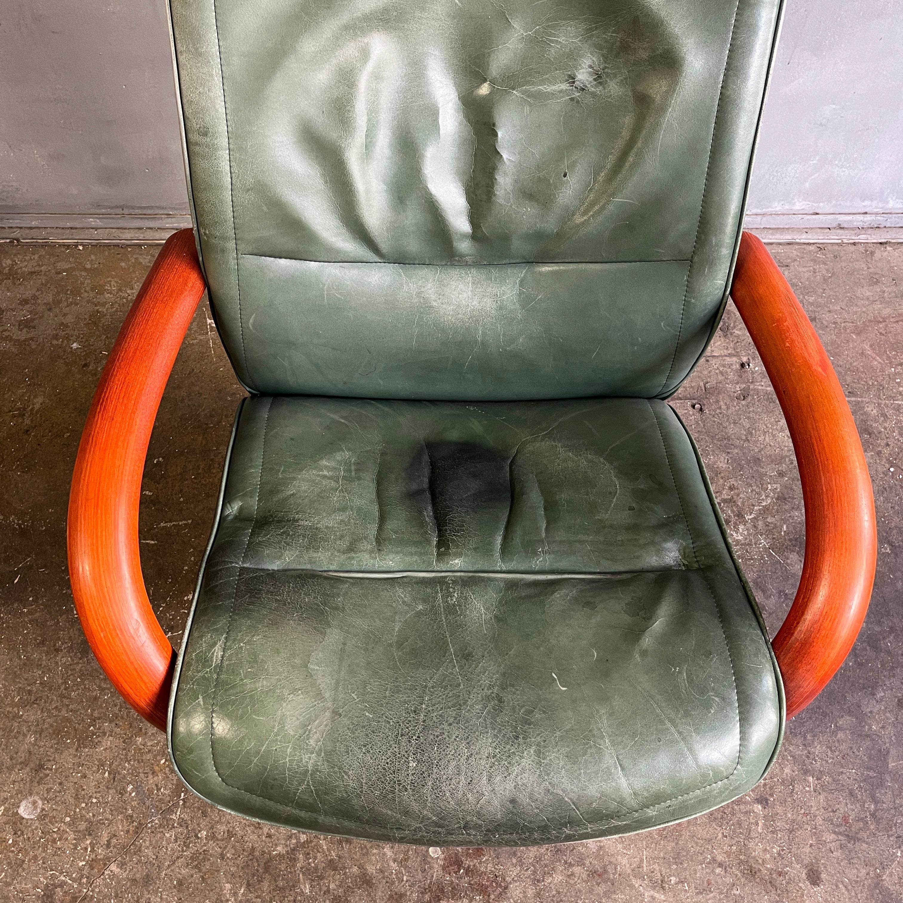 Midcentury Recliner Lounge Chair circa 1970 For Sale 4