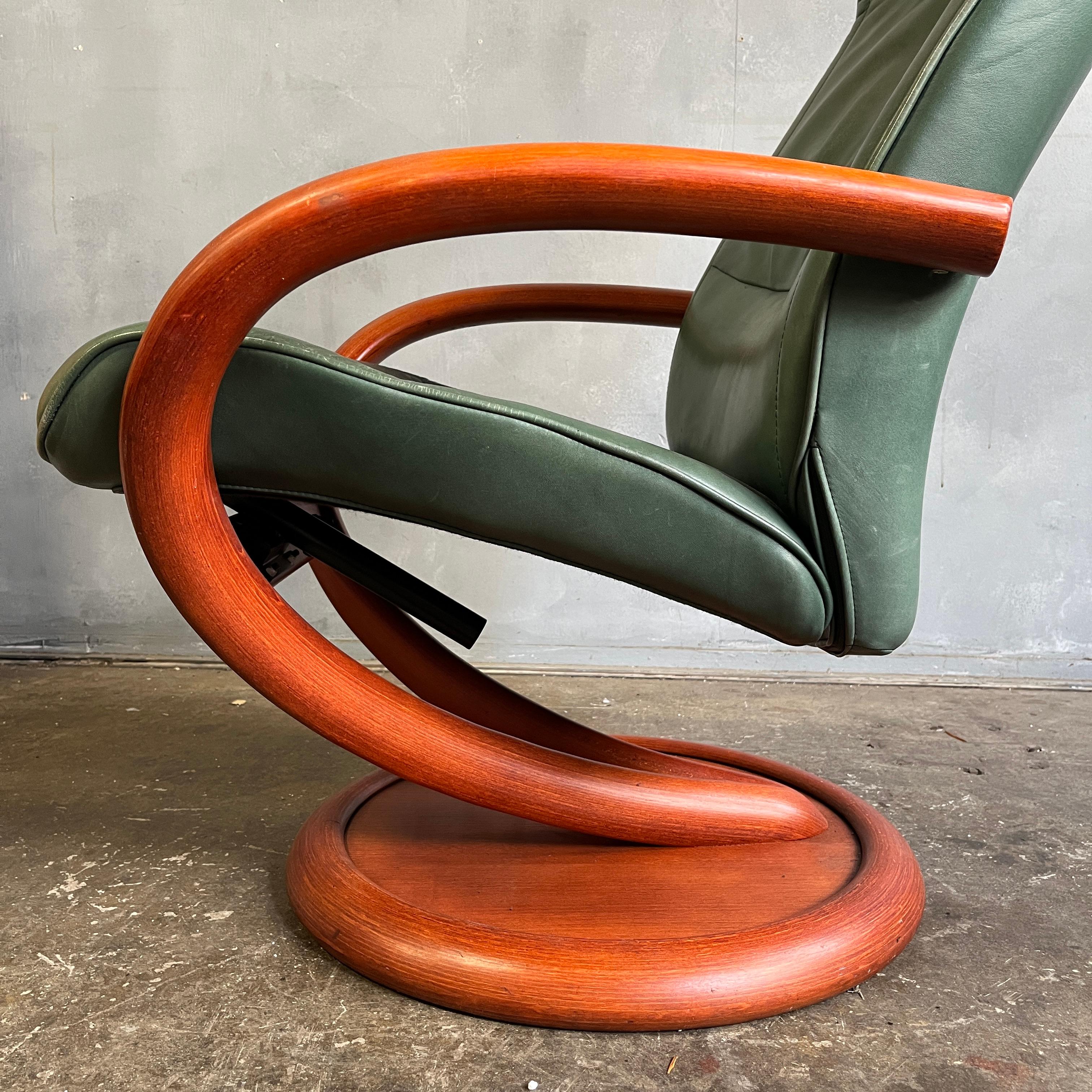 Mid-Century Modern Midcentury Recliner Lounge Chair circa 1970 For Sale