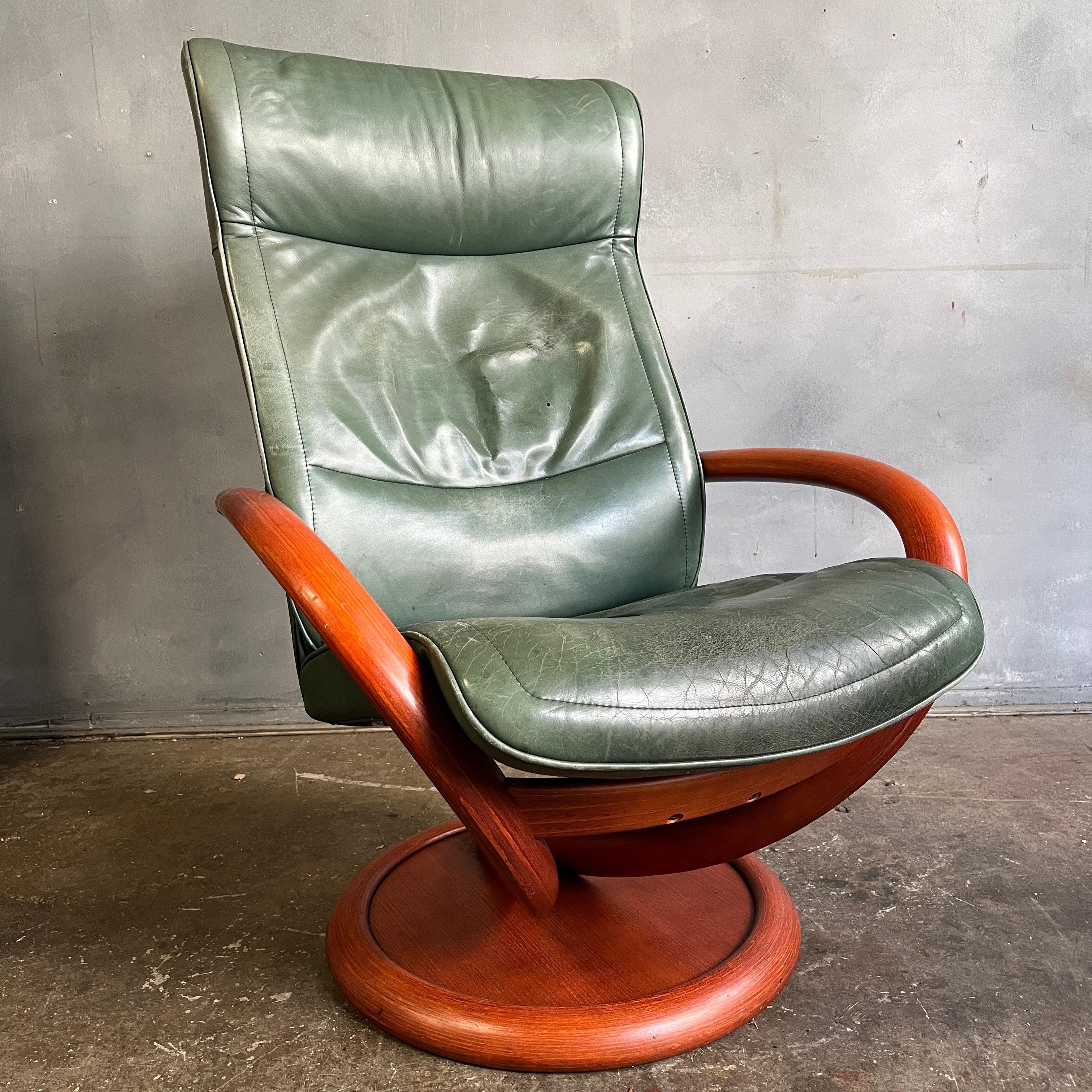 American Midcentury Recliner Lounge Chair circa 1970 For Sale