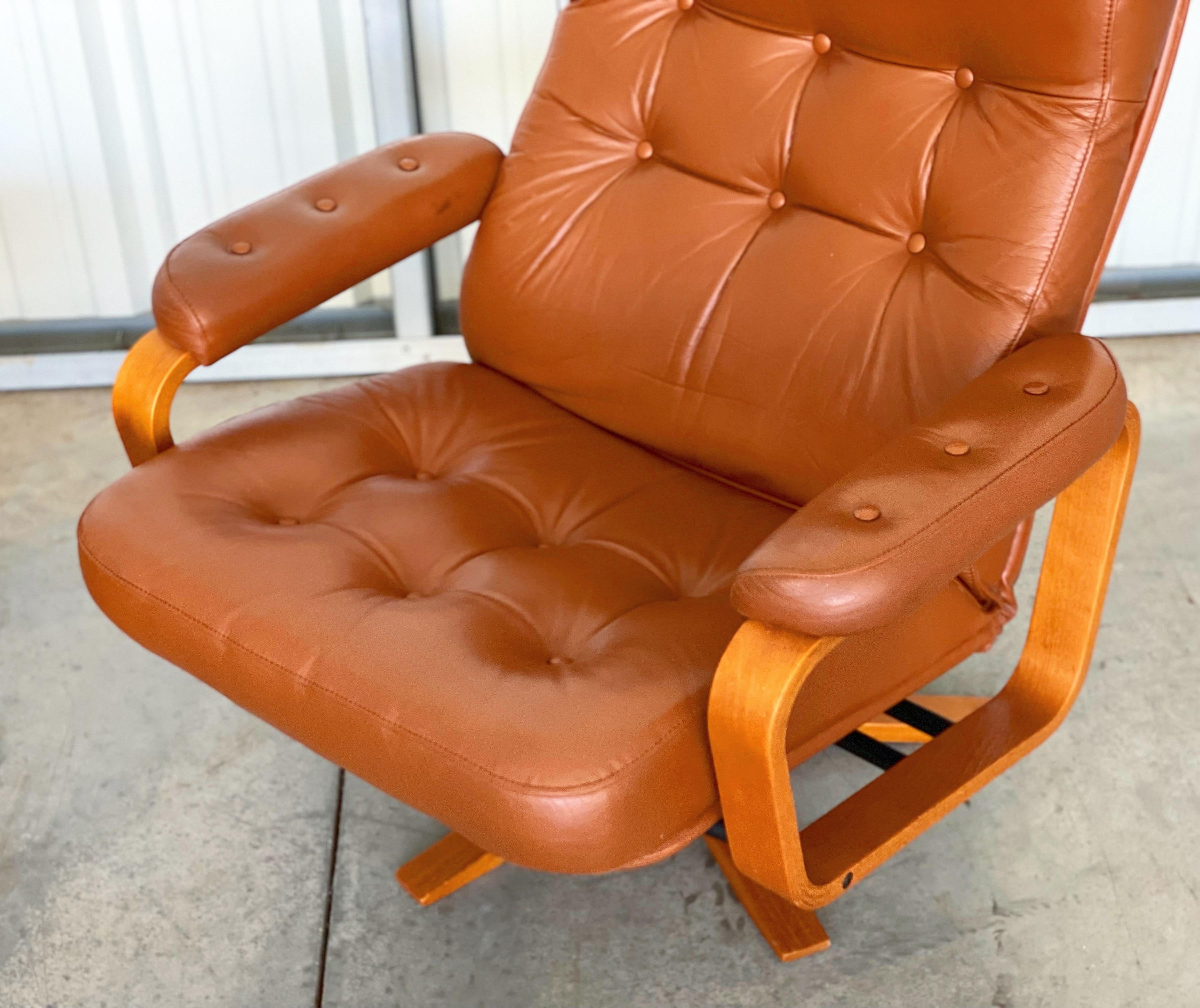 Midcentury Reclining Lounge Chair and Ottoman in Leather + Teak by Svend Skipper In Good Condition In Framingham, MA