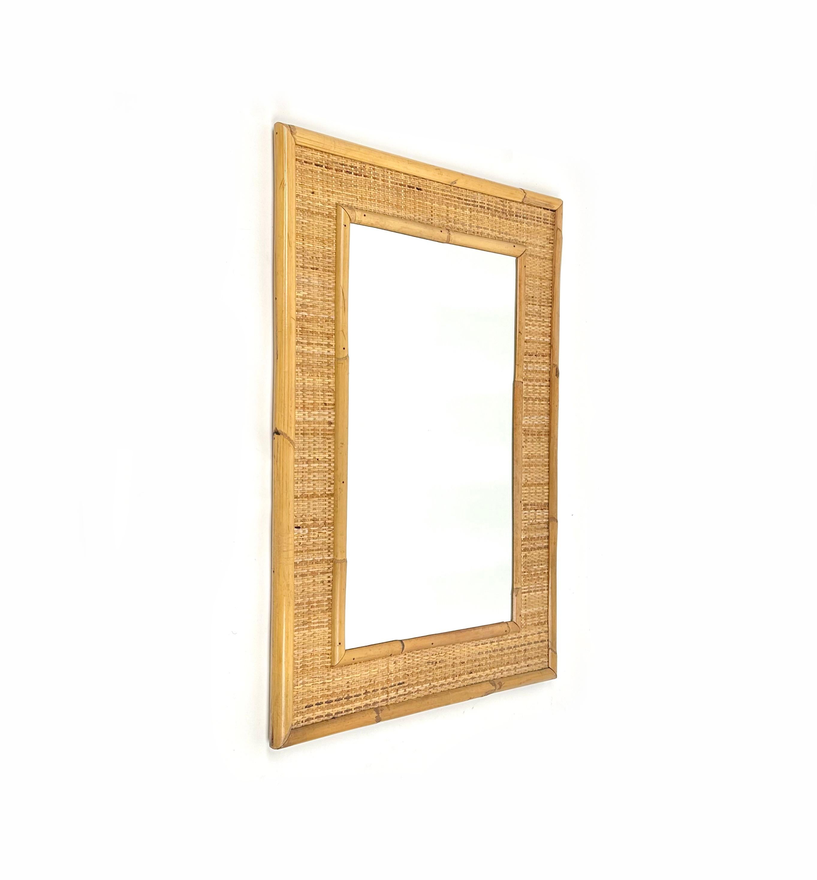 Espejo de pared rectangular de bambú y ratán de mediados de siglo, Italia Años 60 Moderno de mediados de siglo en venta