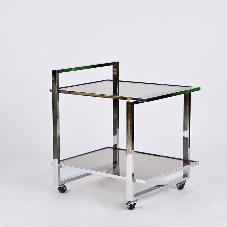 Midcentury Rectangular Chromed Steel and Smoked Glass Italian Bar Cart, 1970s In Good Condition For Sale In Roma, IT