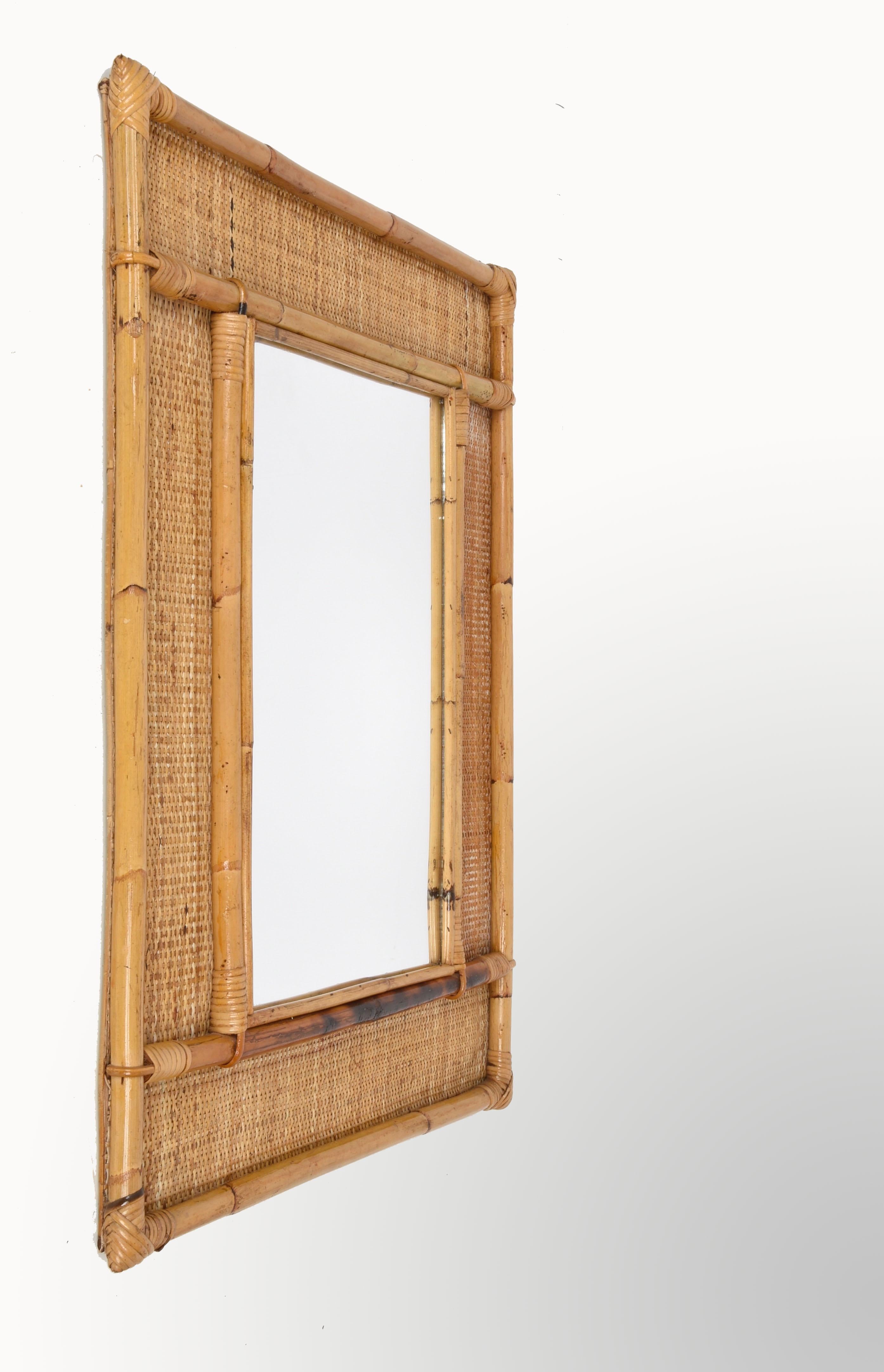 Spectacular midcentury rectangular bamboo and woven wicker mirror. This amazing item was produced in Italy during the 1970s.

This piece is wonderful because of the complex frame, as it has an internal and external part made of small bamboo canes,