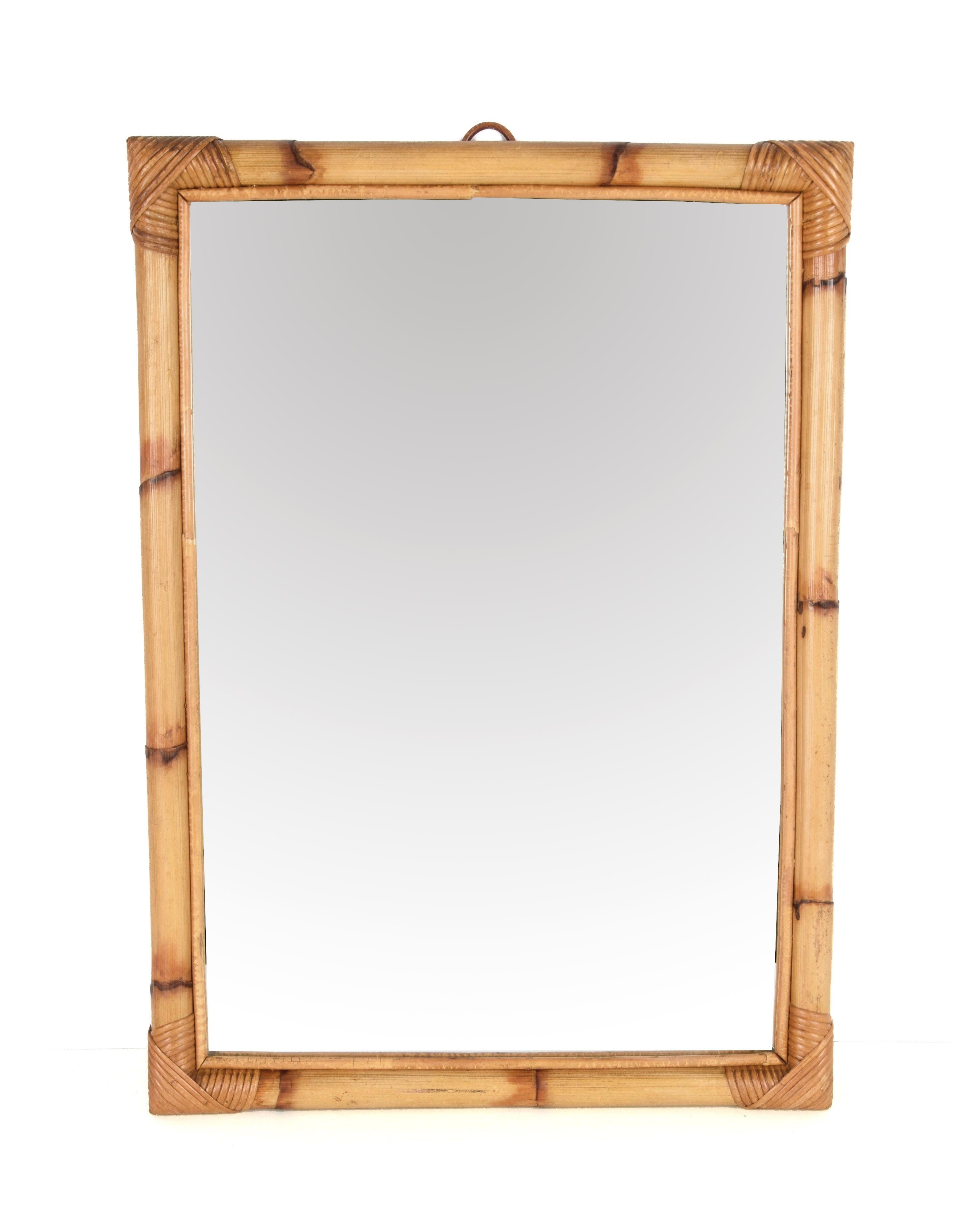 Marvellous midcentury rectangular mirror with double bamboo cane frame. This fantastic item was produced in Italy in the 1970s.

A magnificent product the way the straight lines of the bamboo integrate with the mirror is simply outstanding. The