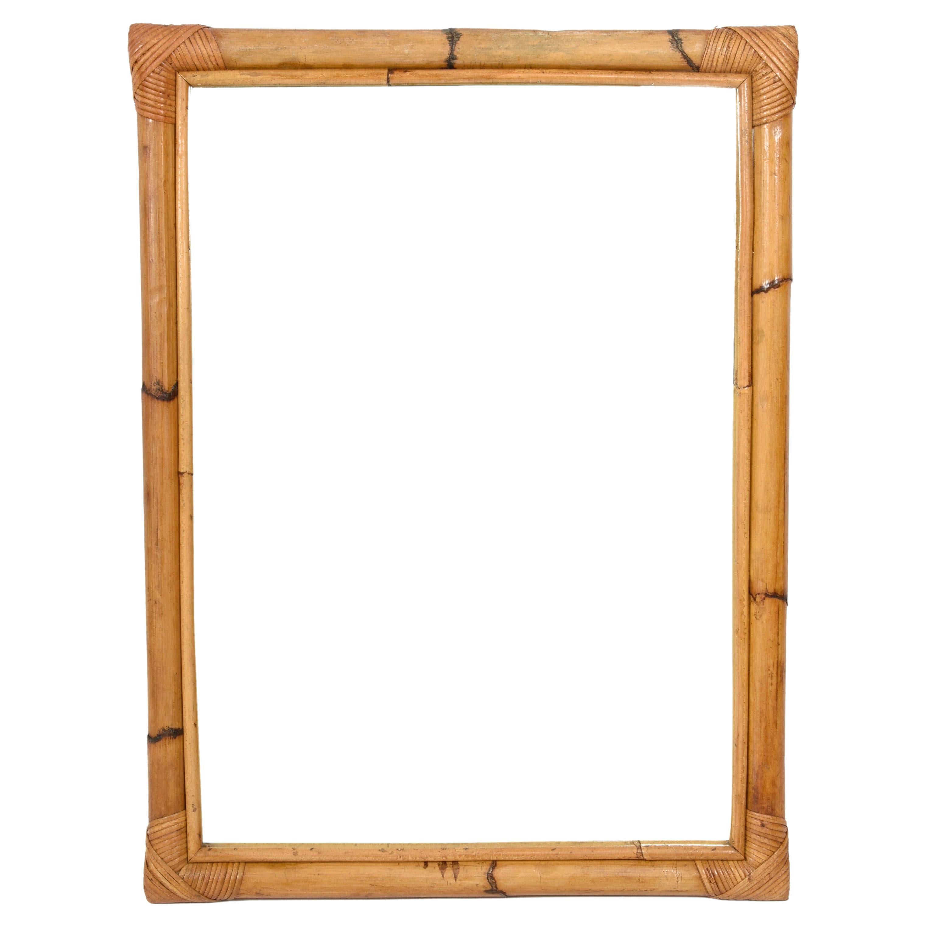 Marvellous midcentury rectangular mirror with double bamboo cane frame. This fantastic item was produced in Italy in the 1970s.

A magnificent product the way the straight lines of the bamboo integrate with the mirror is simply outstanding. The