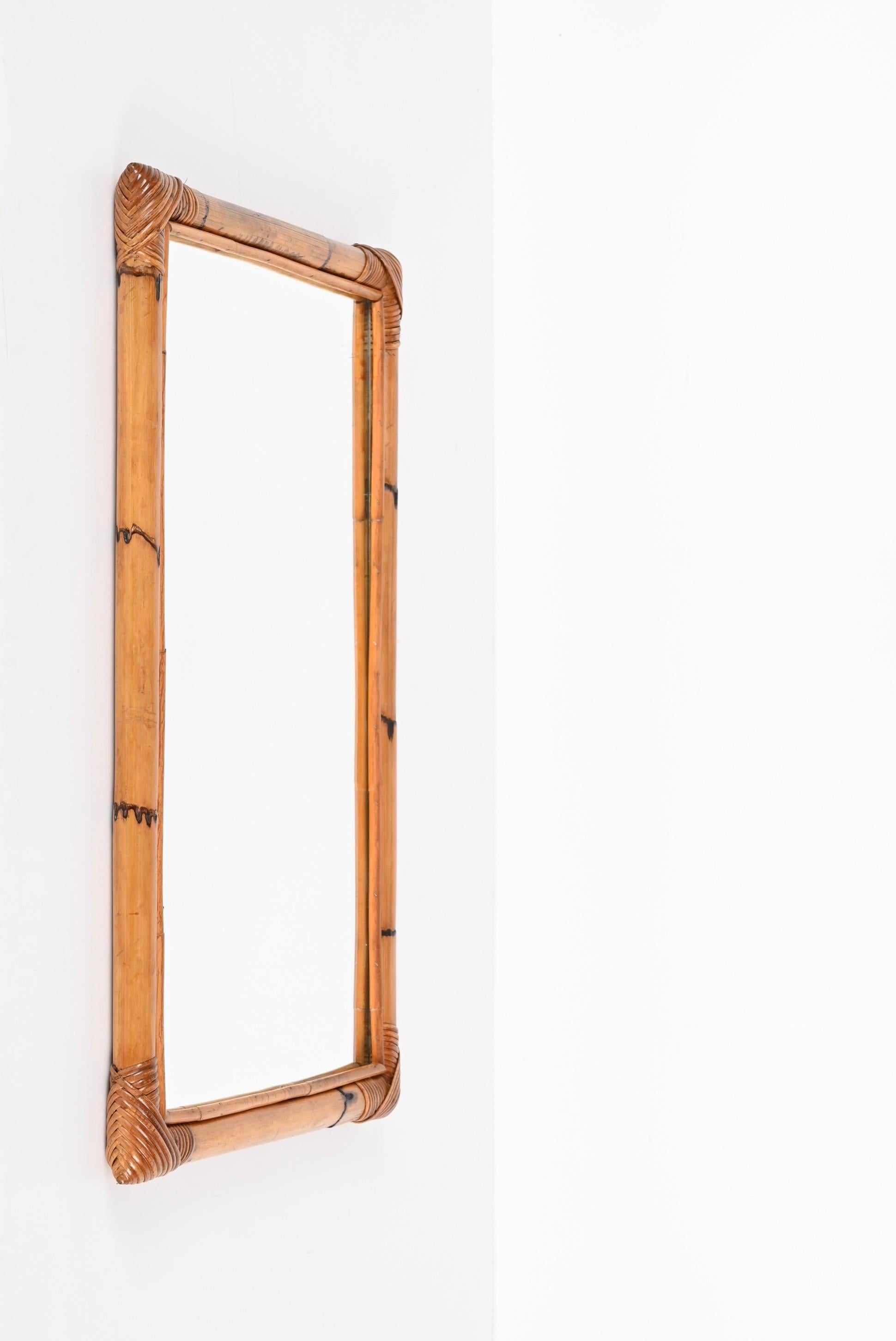 20ième siècle Miroir italien rectangulaire du milieu du siècle avec cadre à double canne de bambou, 1970 en vente