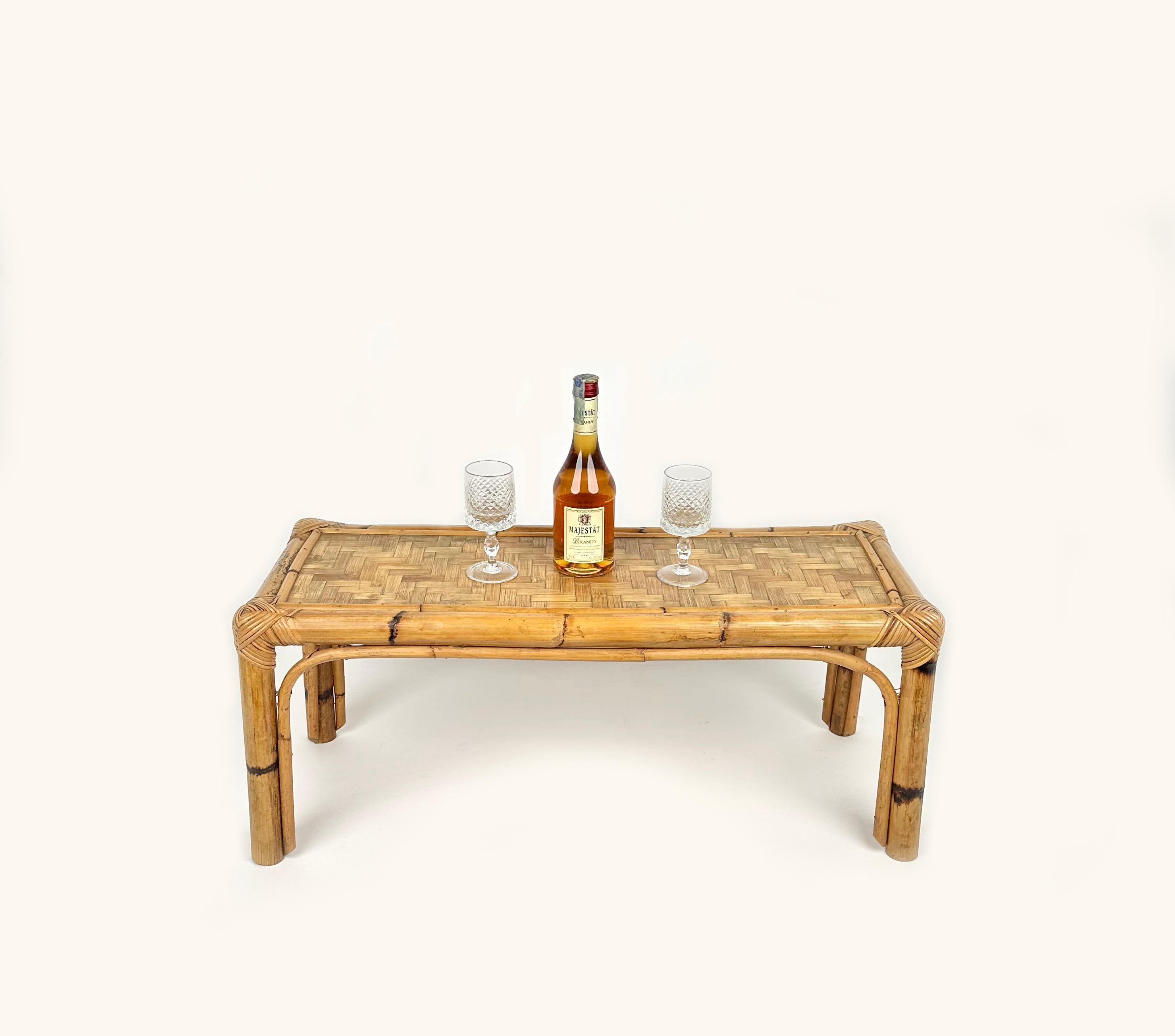 Rechteckiger Couchtisch aus Rattan und Bambus aus der Mitte des Jahrhunderts, Italien, 1960er Jahre (Mitte des 20. Jahrhunderts) im Angebot