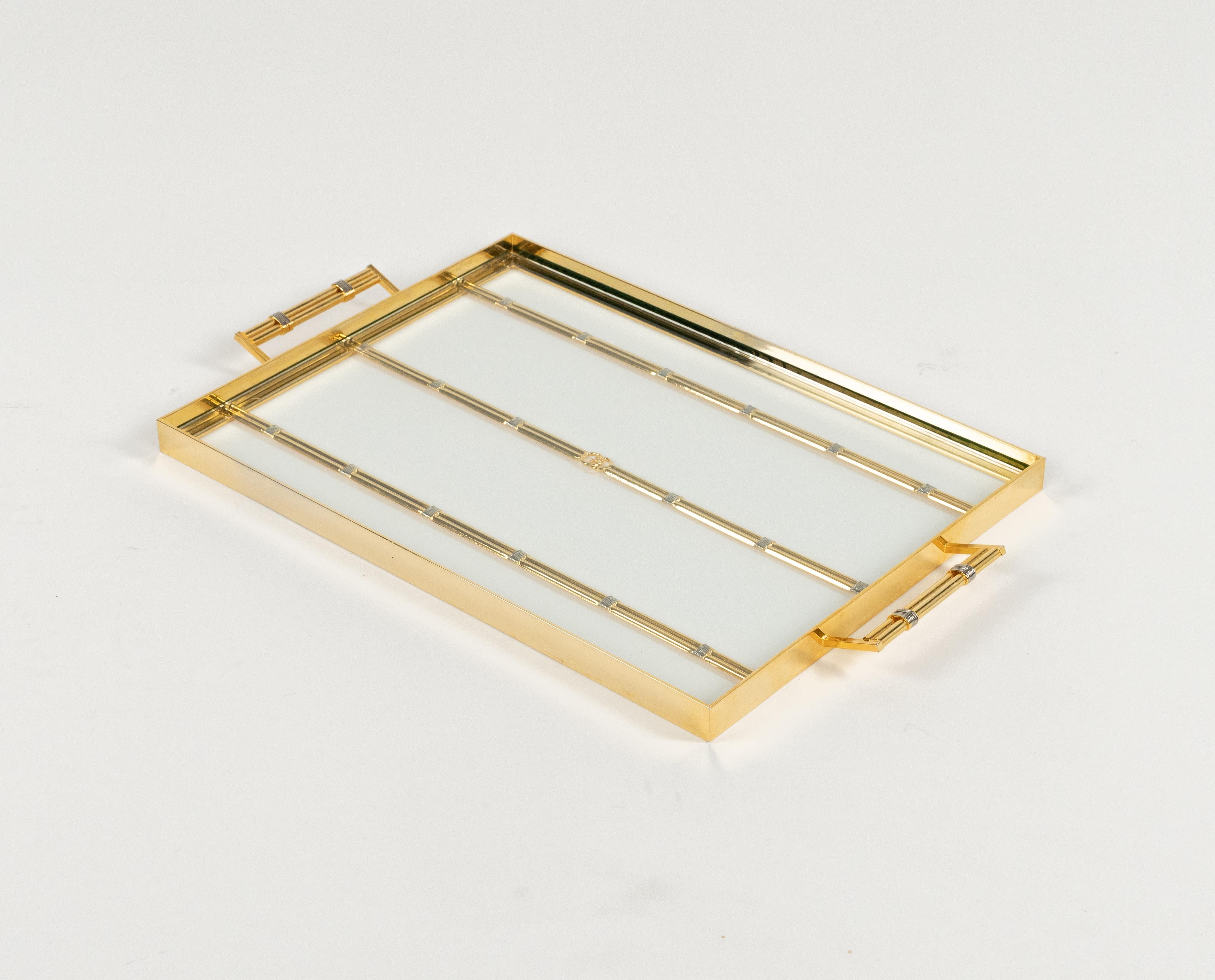 Fin du 20e siècle Plateau de service rectangulaire du milieu du siècle en laiton et verre signé Gucci, Italie 1970 en vente