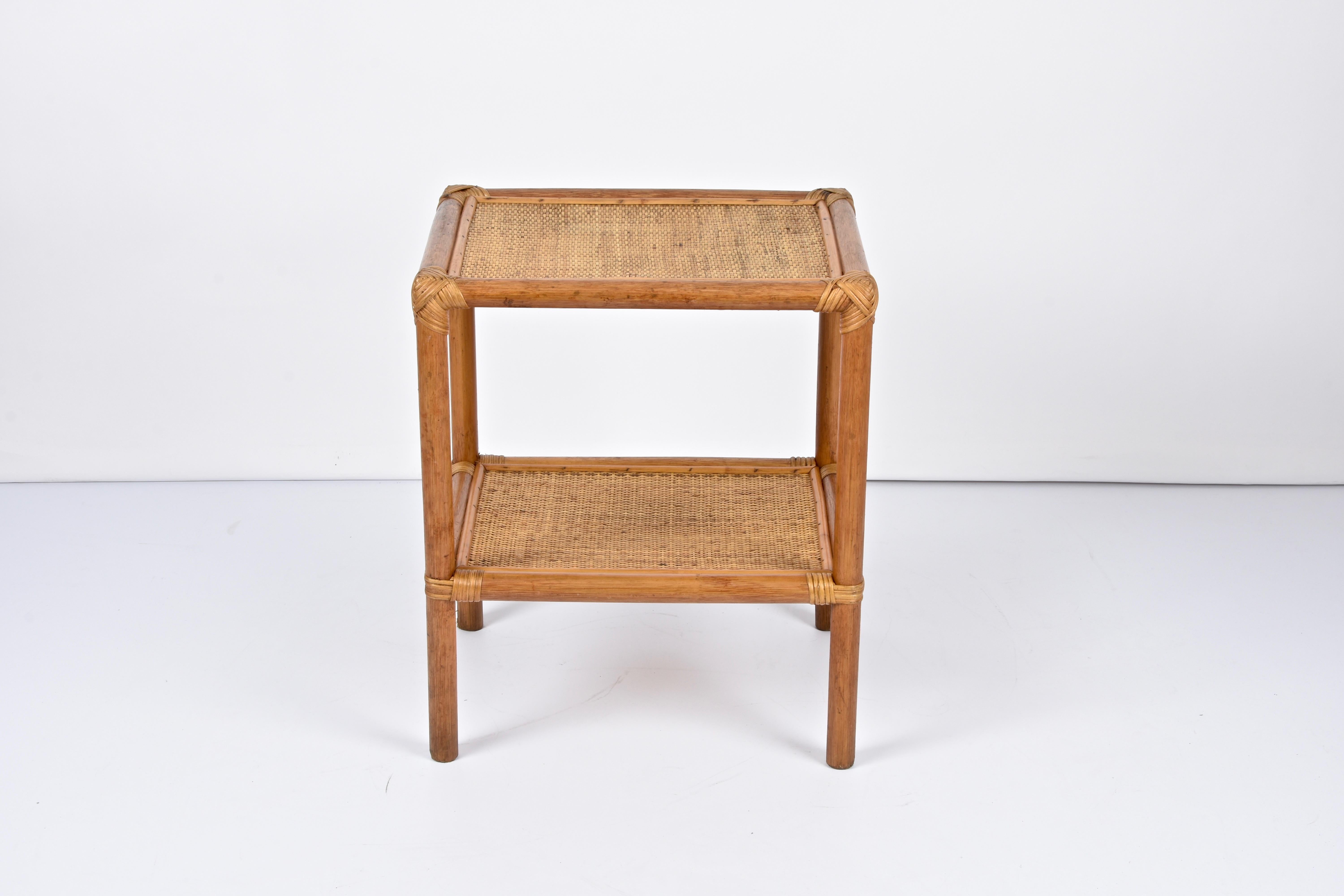 Mid-Century Rectangular Two-Tiers Bamboo and Rattan Italian Side Table, 1970s In Good Condition For Sale In Roma, IT