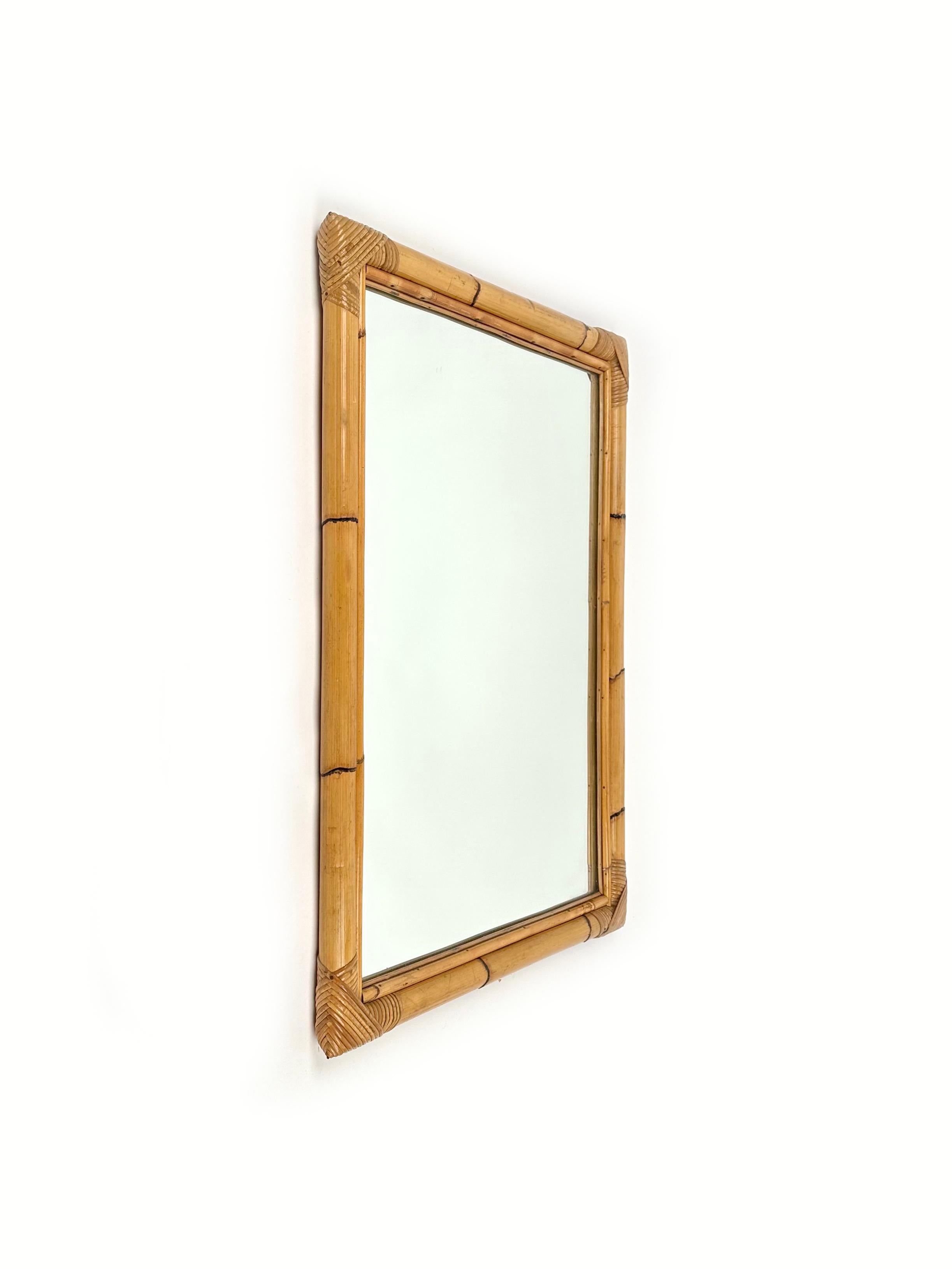 Beautiful rectangular wall mirror in bamboo and rattan.

The corners are lashed together and protected with rattan strands. Incredibly stylish, it can add a real focal point to any room with considerable decorative effect.


Made in Italy in