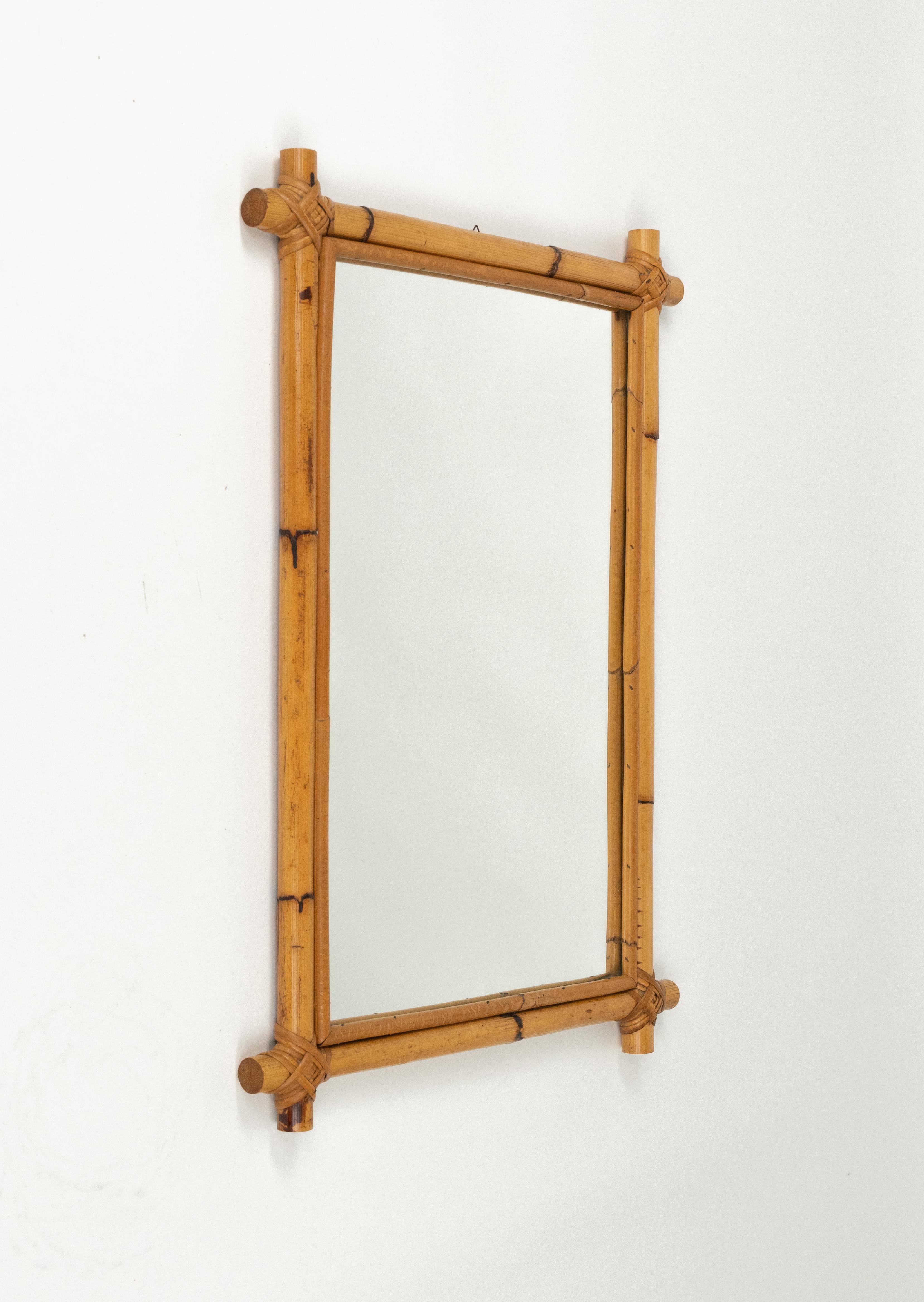 Espejo de pared rectangular de ratán y bambú de mediados de siglo, Italia Años 70 Moderno de mediados de siglo en venta