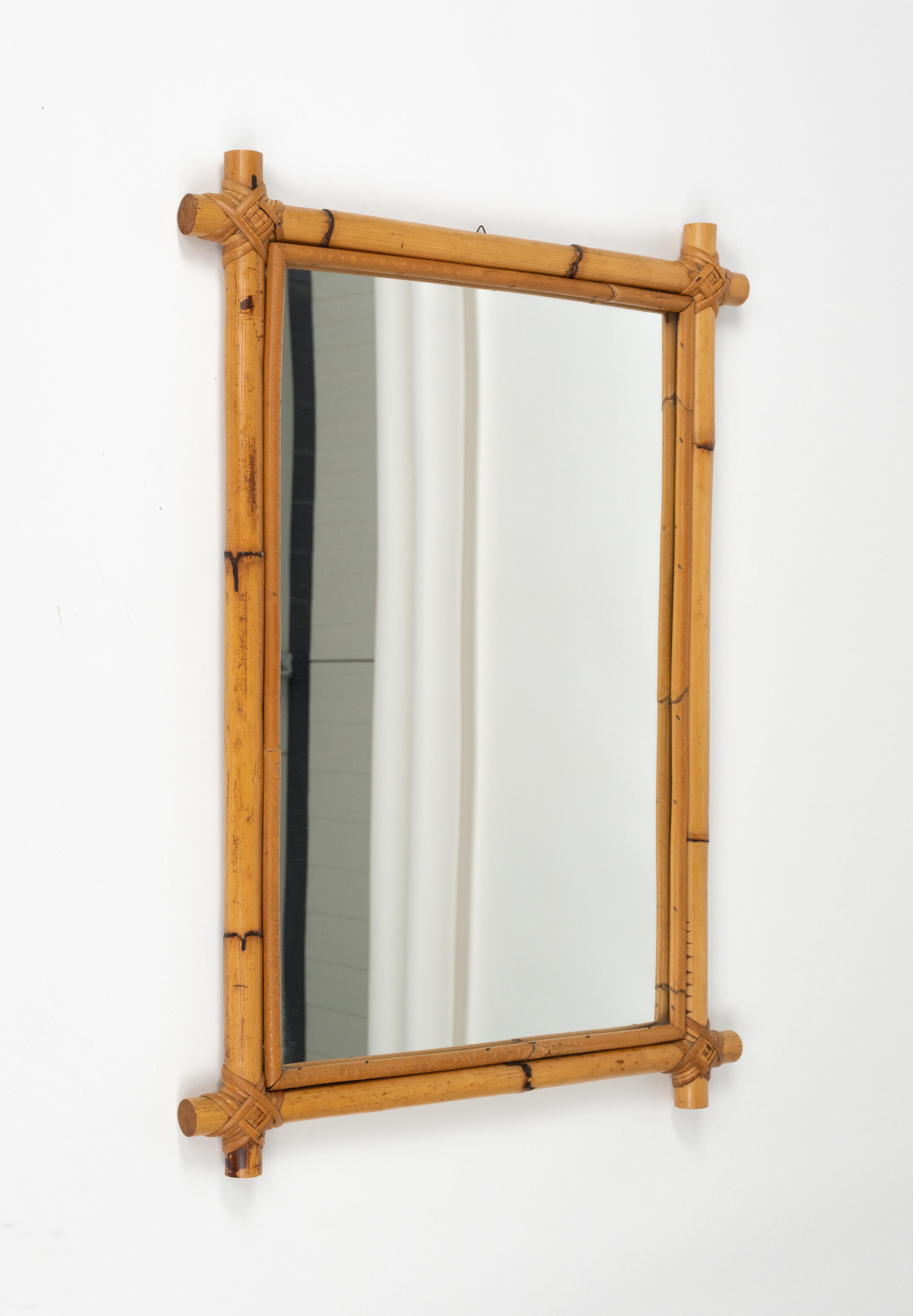 Espejo de pared rectangular de ratán y bambú de mediados de siglo, Italia Años 70 Bambú en venta