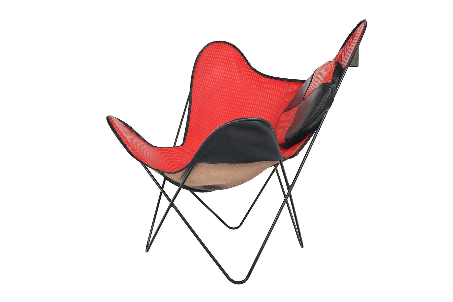 Midcentury Red and Black Vinyl Butterfly Lounge Chair For Sale 1