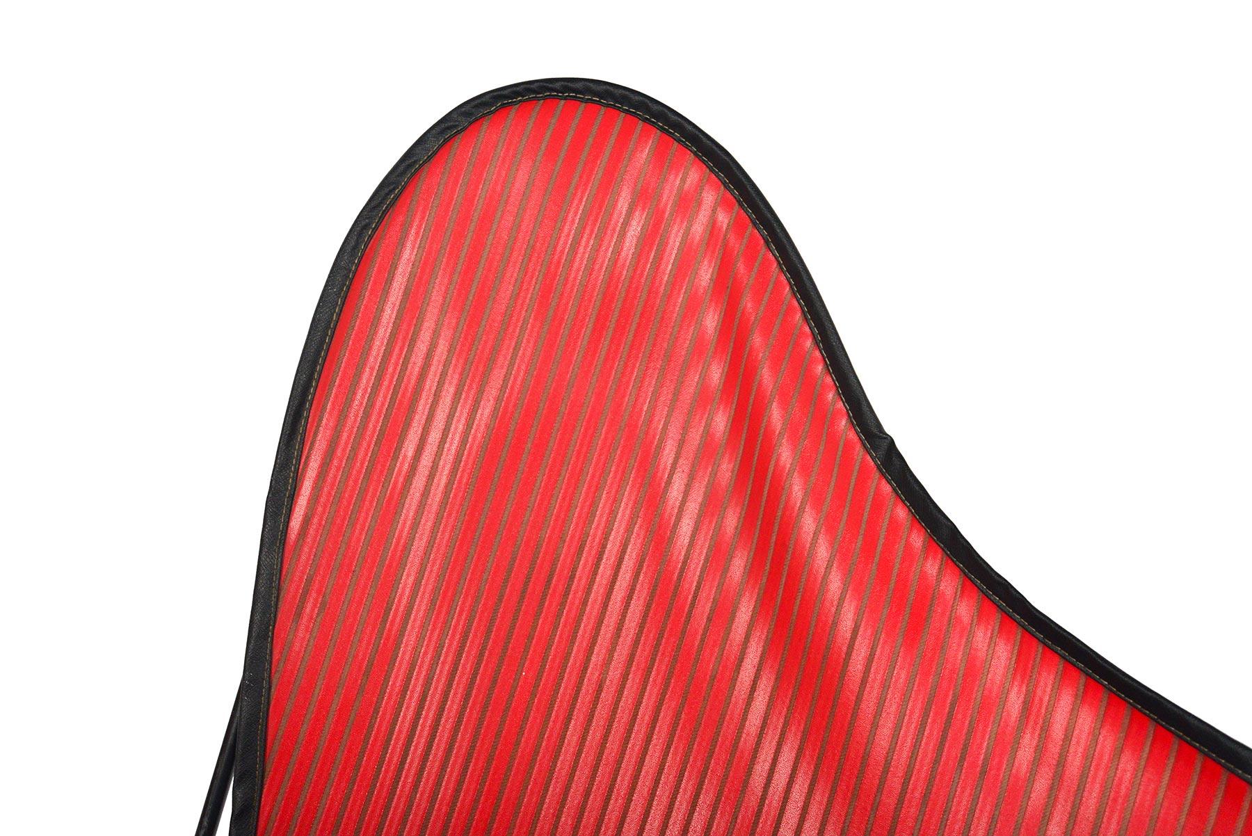 Midcentury Red and Black Vinyl Butterfly Lounge Chair For Sale 2