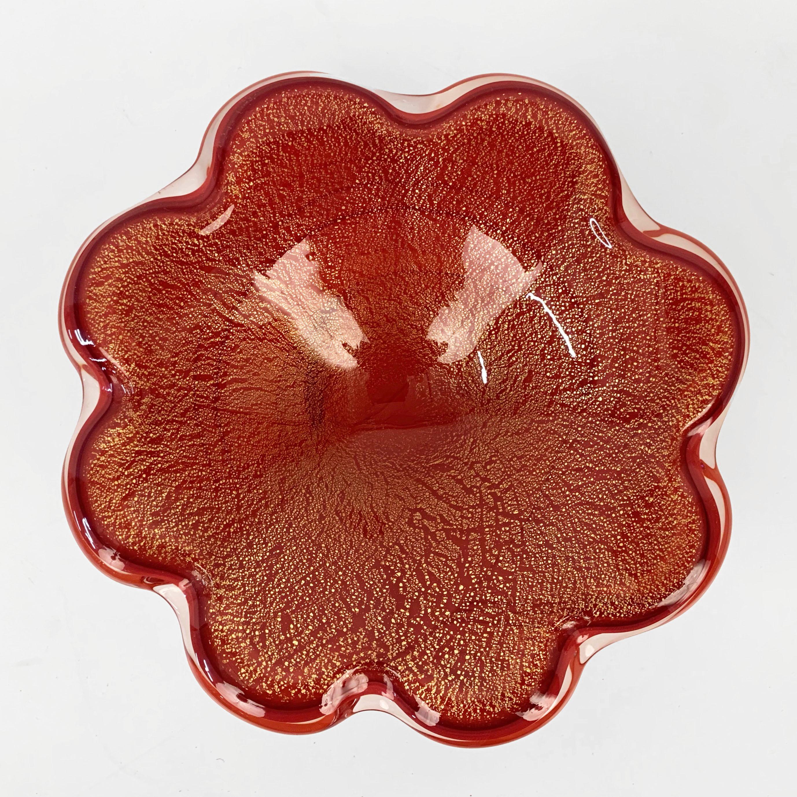 Stunning midcentury red and gold Murano glass bowl or ashtray. This handmade item was produced in Italy during 1960 and it is attributed to Archimede Seguso.

This piece is unique as made with the 