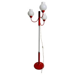 3-armige Stehlampe aus rotem und Opalglas aus der Mitte des Jahrhunderts von Kaiser, Deutschland, 1960er Jahre