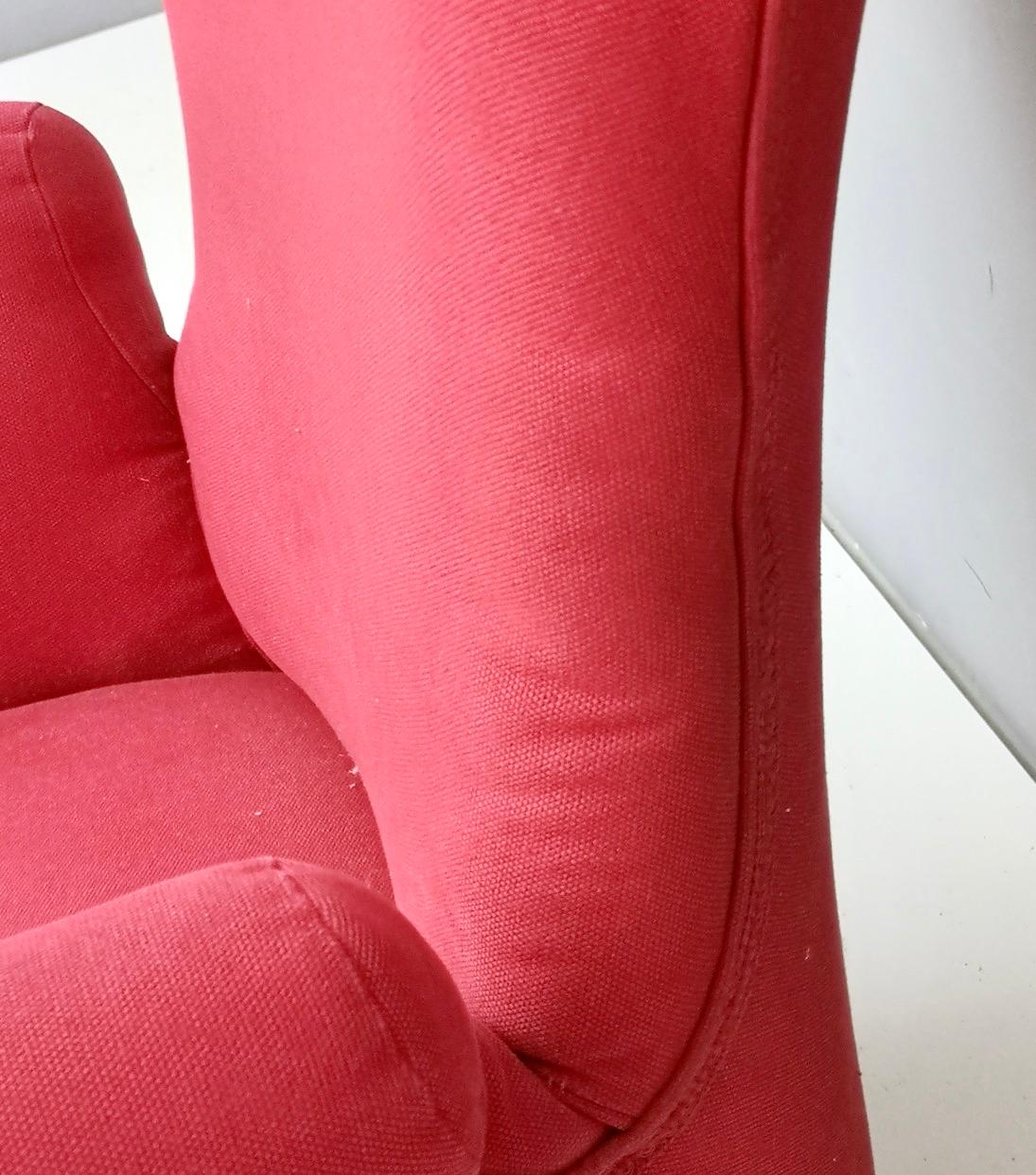 Fauteuil Wingback en coton rouge avec pieds en laiton, Italie en vente 1