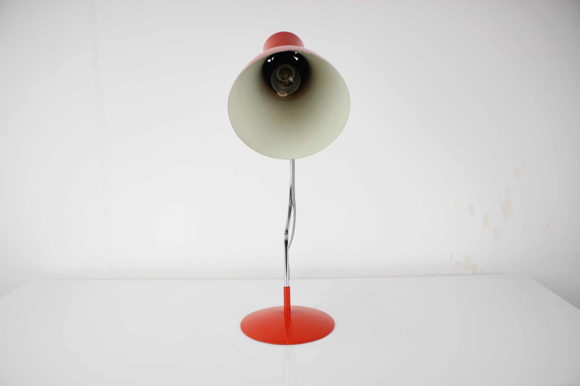 Mid-Century Modern Lampe de bureau rouge du milieu du siècle dernier/Napako conçue par Josef Hurka, 1970 en vente