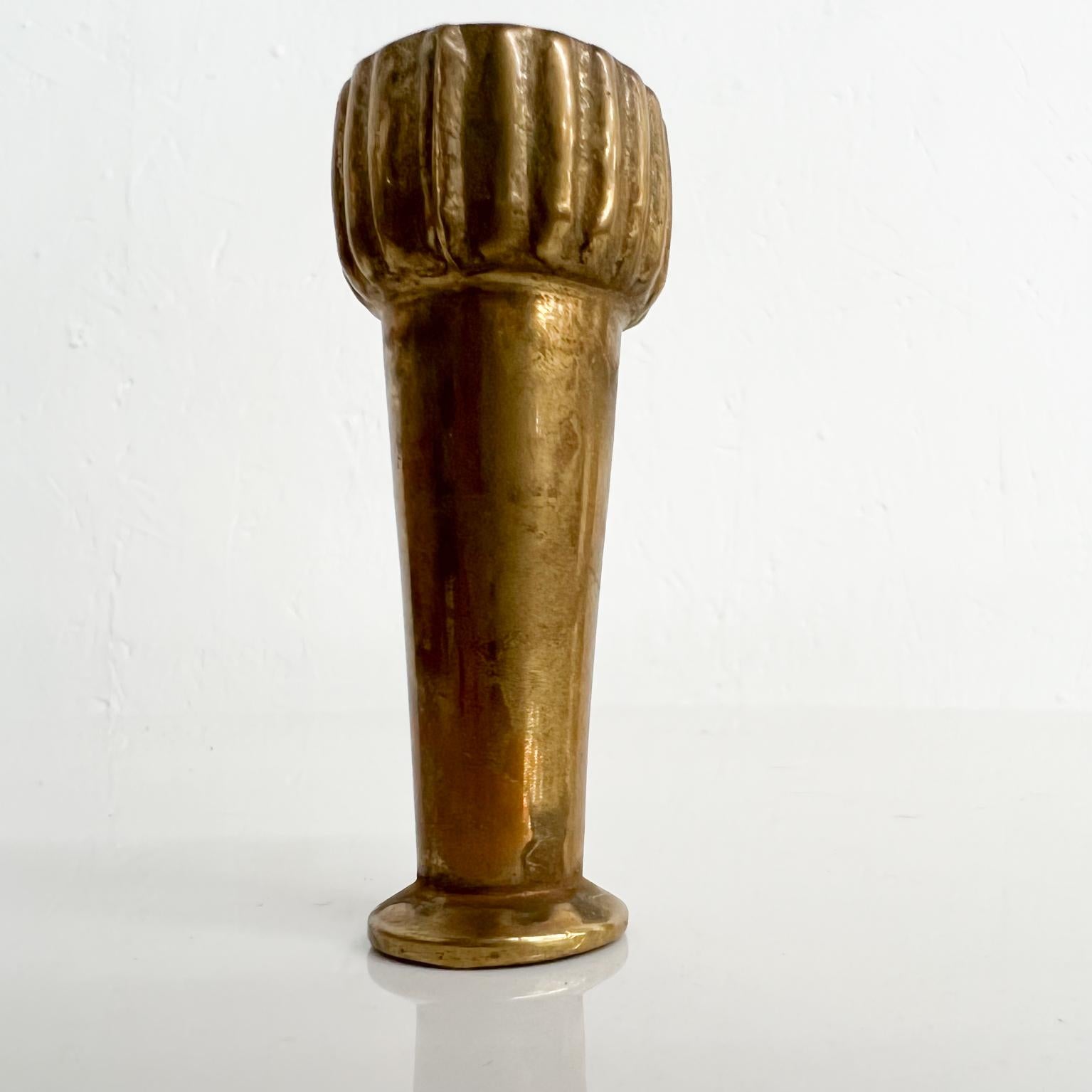 Leg Tips
Lovely Set of 6 Brass Sabots Legs Italian
(Sabot Ferrules Chair tips)
Elegant Style in Brass Detail
2.75 H x 1.88 H
Original vintage preowned unrestored condition.
Please view the images.

