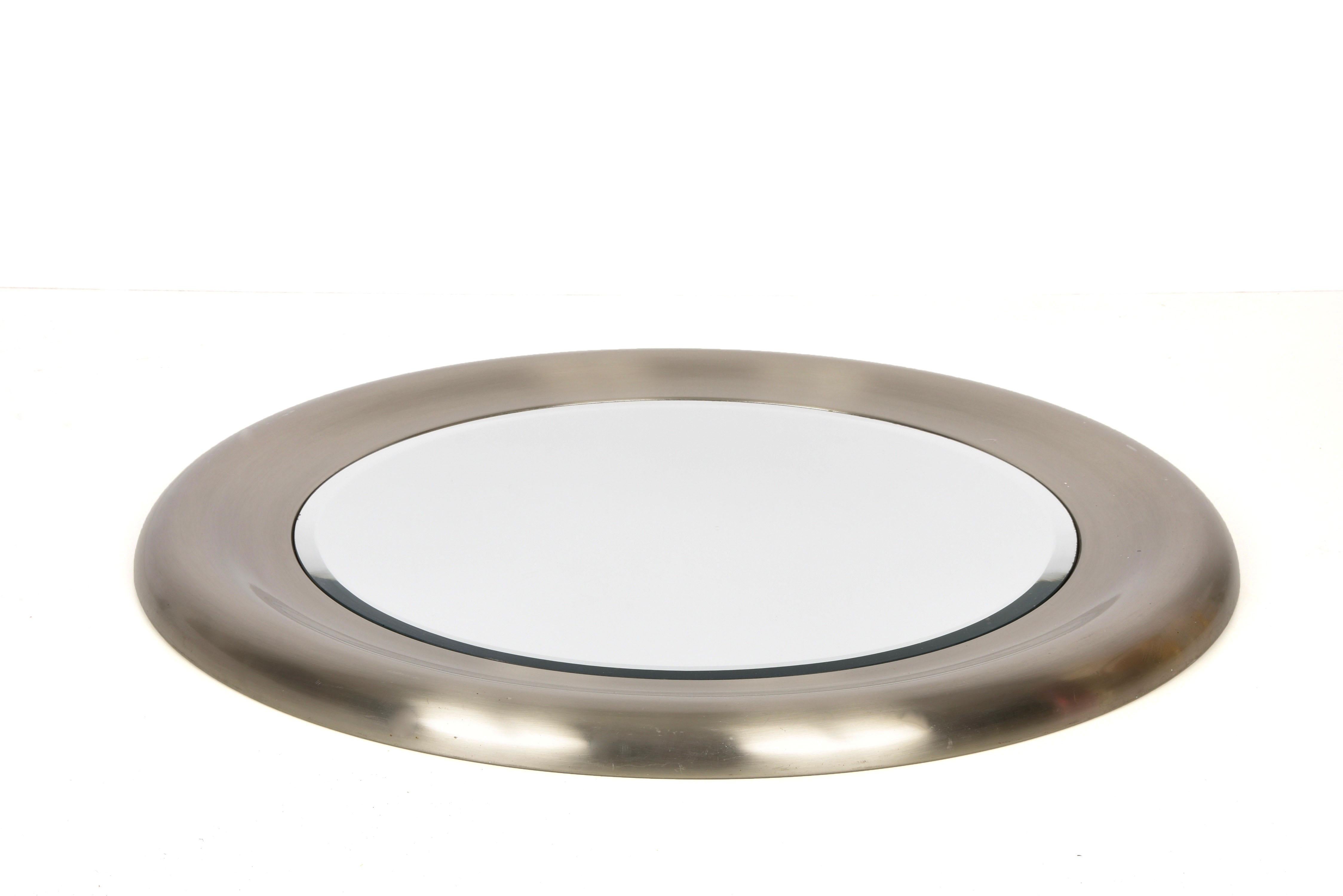 Midcentury Reggiani Italian Round Steel and Bevelled Wall Mirror, 1960s In Good Condition For Sale In Roma, IT